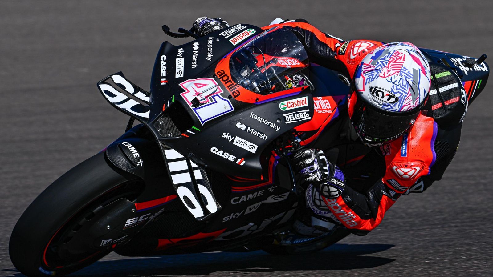 Aleix Espargaró, con su Aprilia en el GP de Argentina.