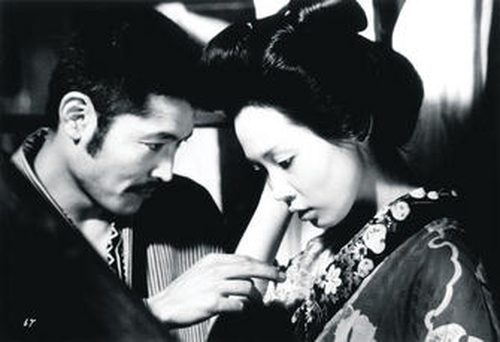 Fotograma de 'El imperio de los sentidos' (1976), la obra que lanzó a la fama internacional a Nagisa Oshima.