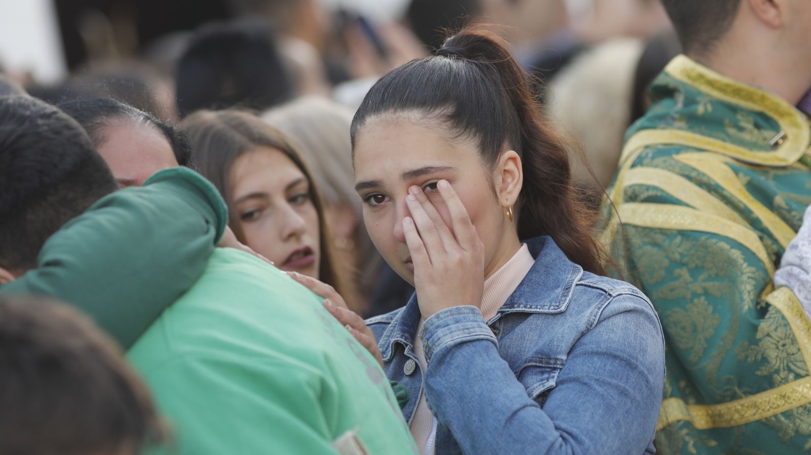 Las fotos del Viernes Santo en la Línea:  Cristo del Mar y Luz y Esperanza Nuestra, Soledad y Santo Entierro, Cristo del Amor y Misericordia y Amargura