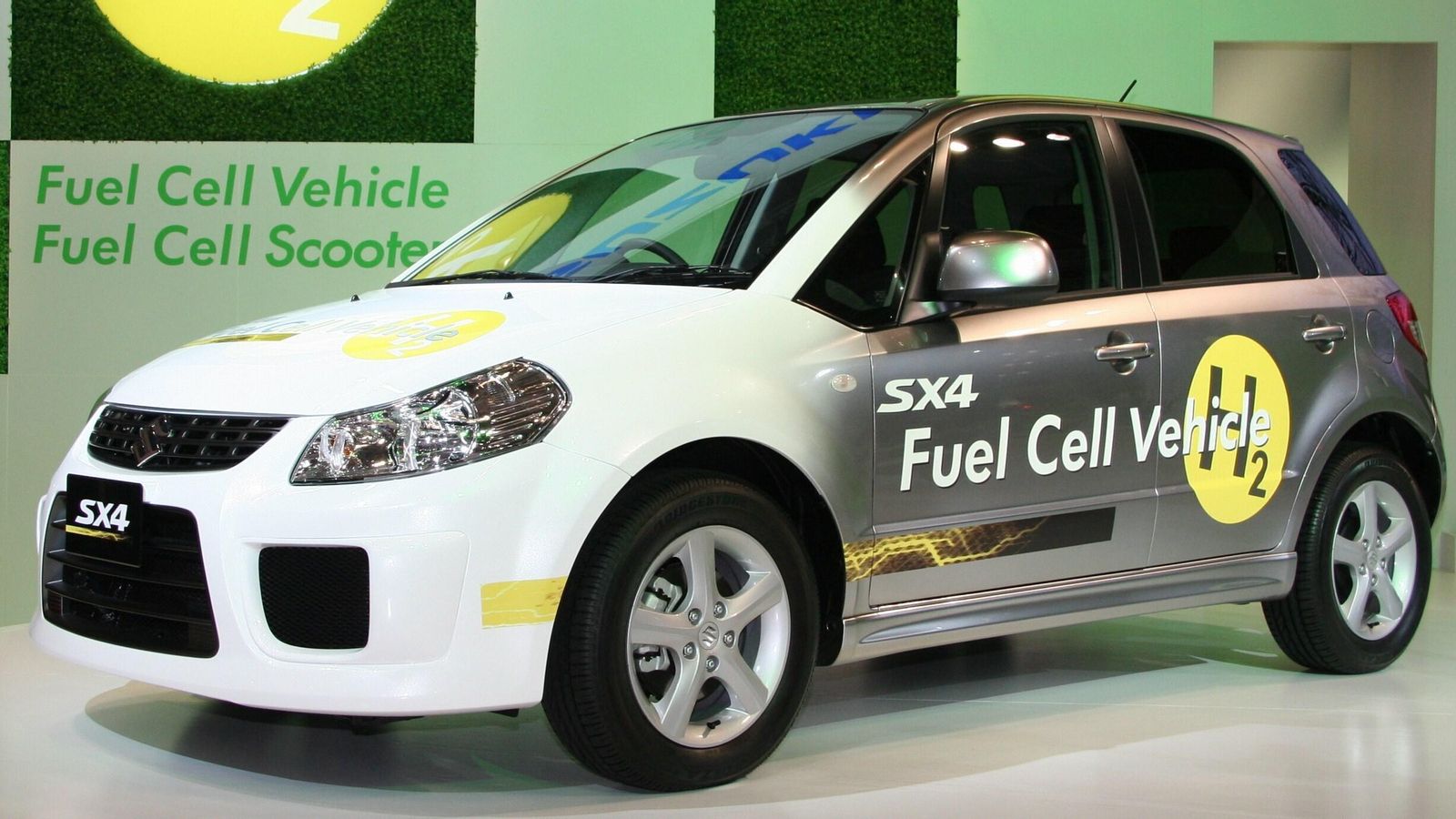 La pila de combustible está presente entre los desarrollos de Suzuki desde principios de este siglo, con el MR Wagon, aunque también estuvo a bordo del SX4 FCV.