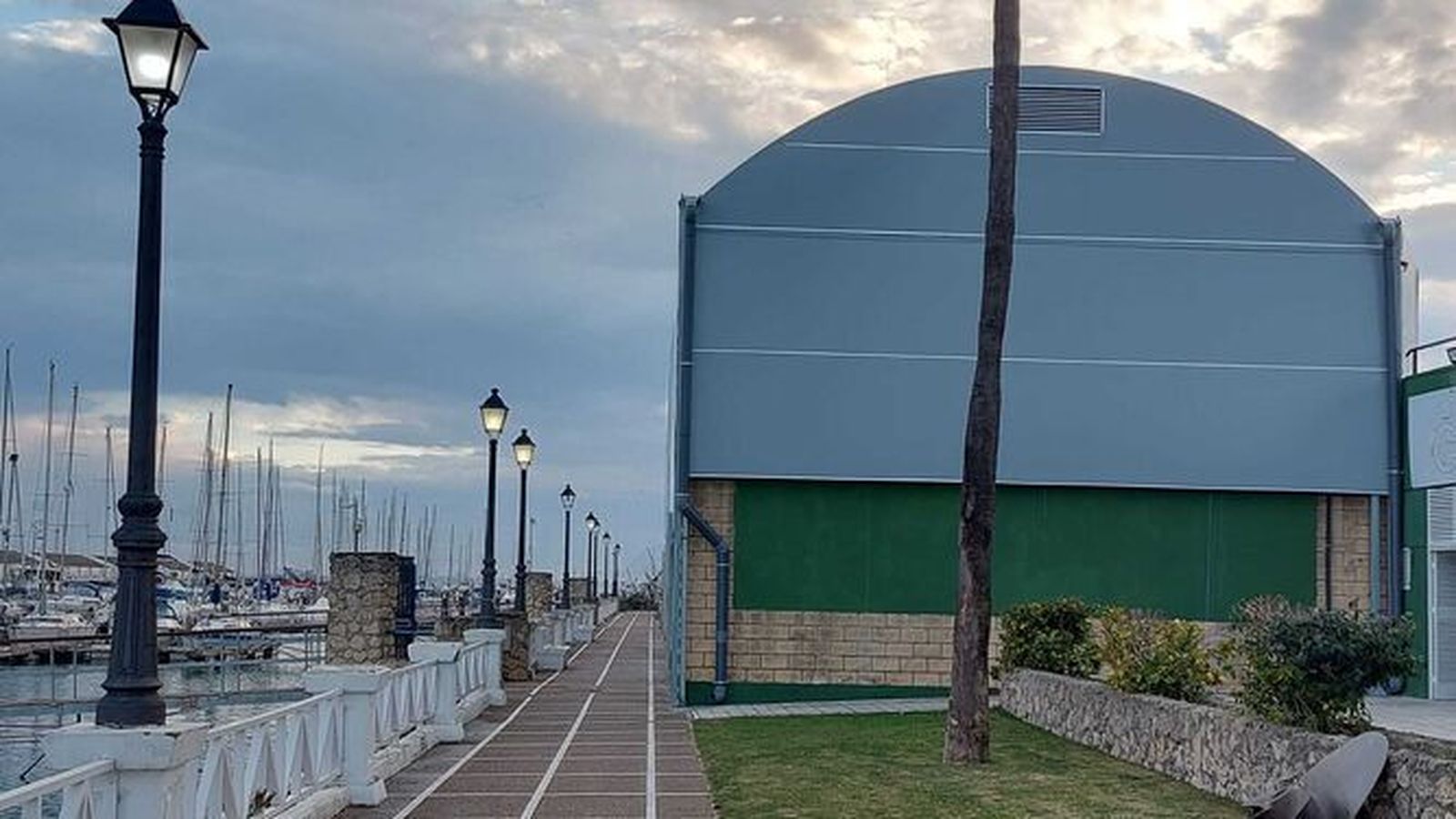 La estructura sin licencia levantada en el Club Náutico.