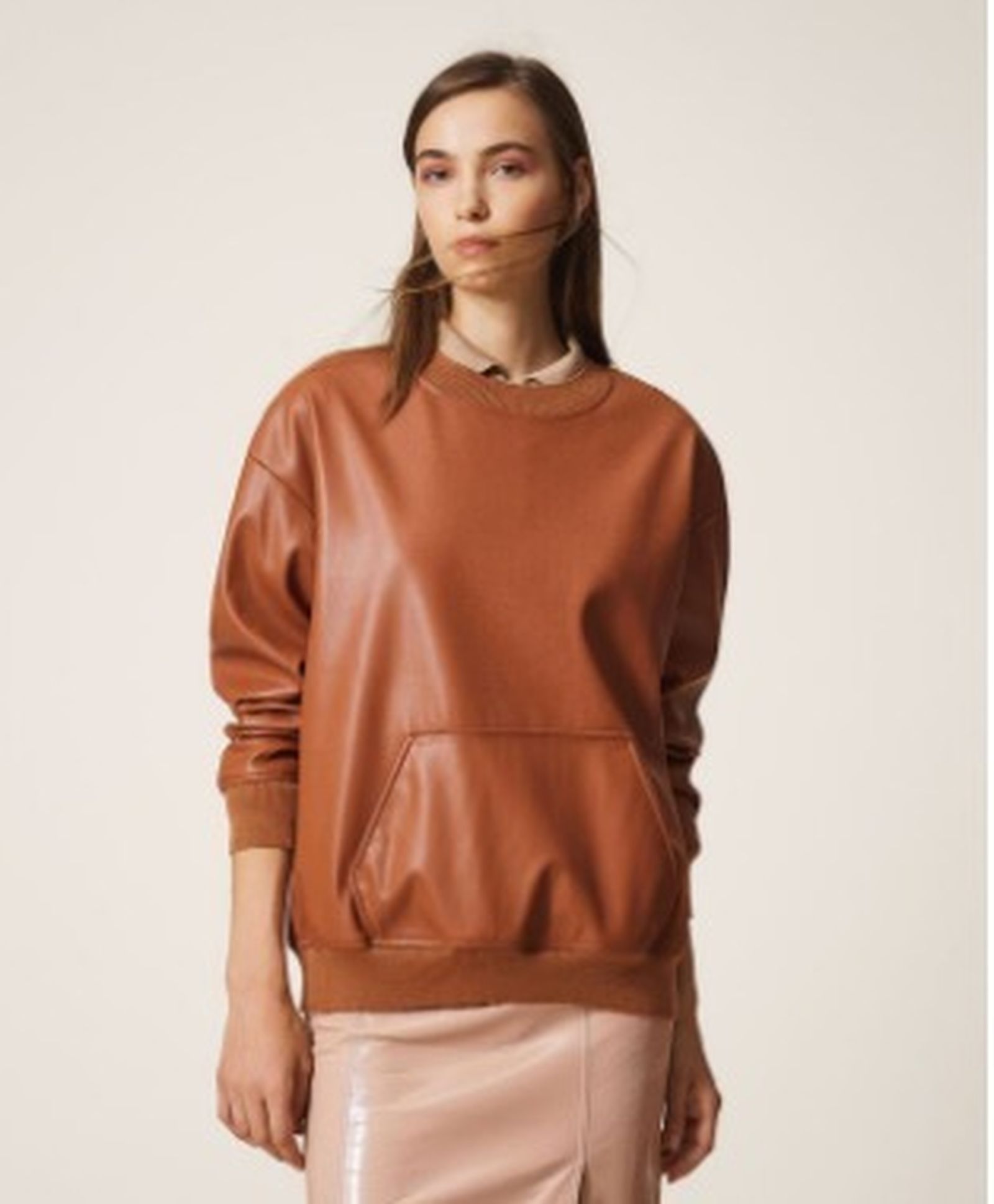 Sudadera de piel sintética.