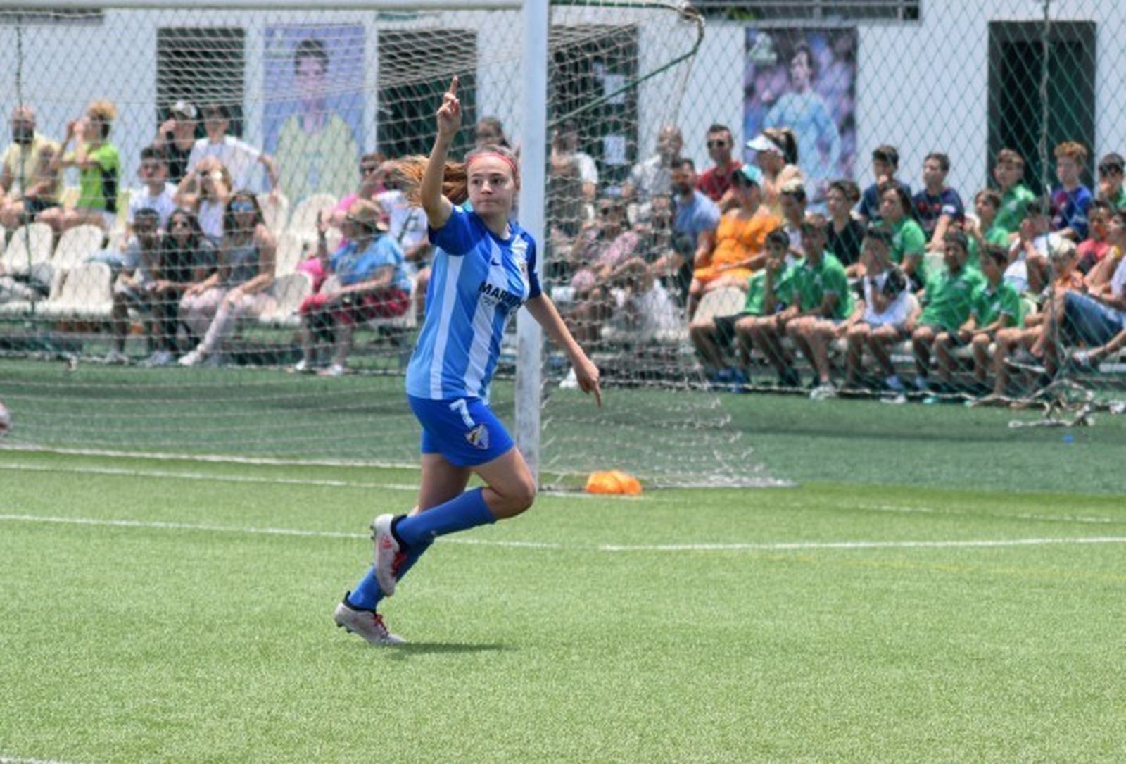 María Ruiz celebra su gol.
