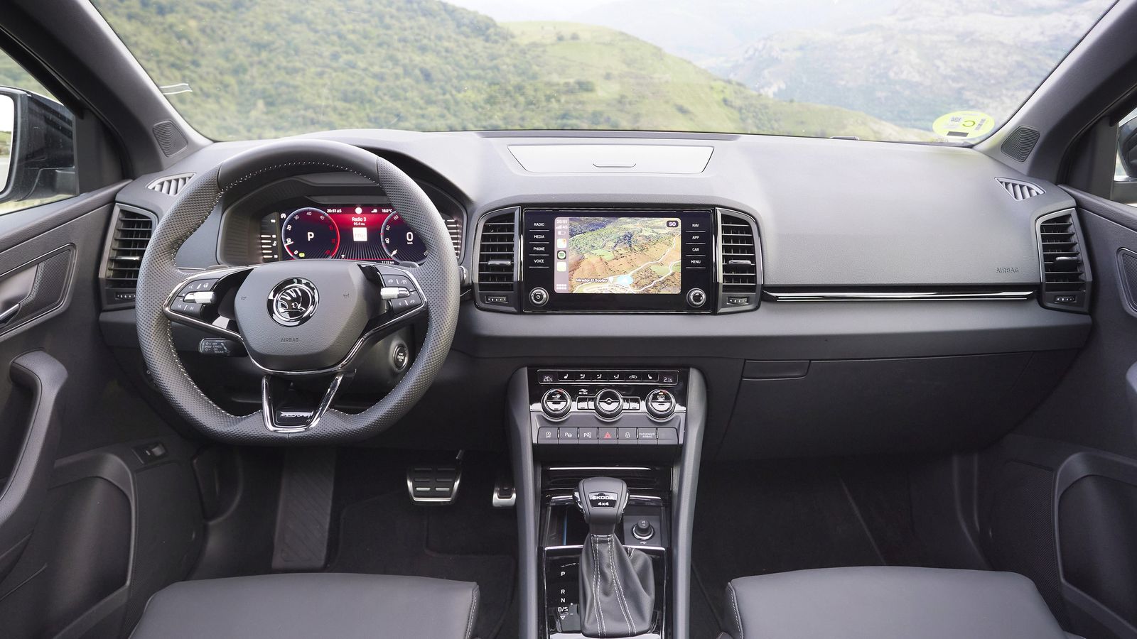 La pantalla táctil de mayor tamaño está disponible a partir del nivel Ambition, con 9,2", los Active, sin navegador, llevan una de 6,5".