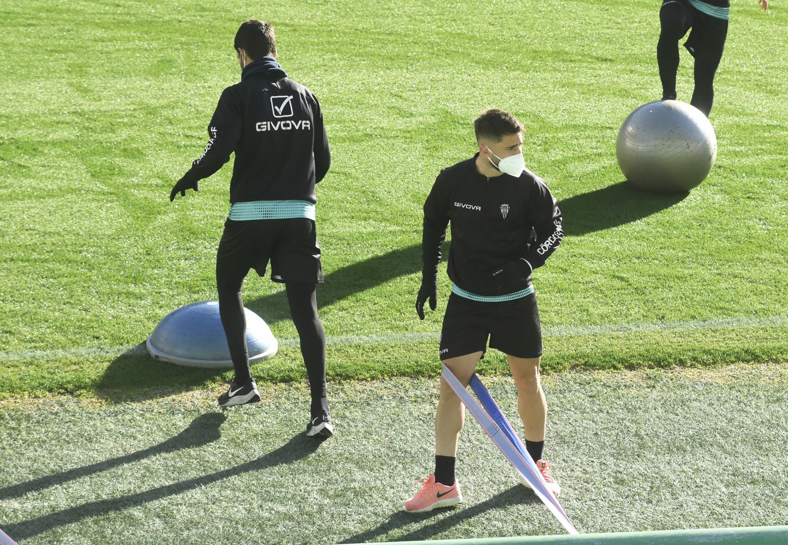 El regreso al trabajo del Córdoba CF tras el parón navideño, en imágenes