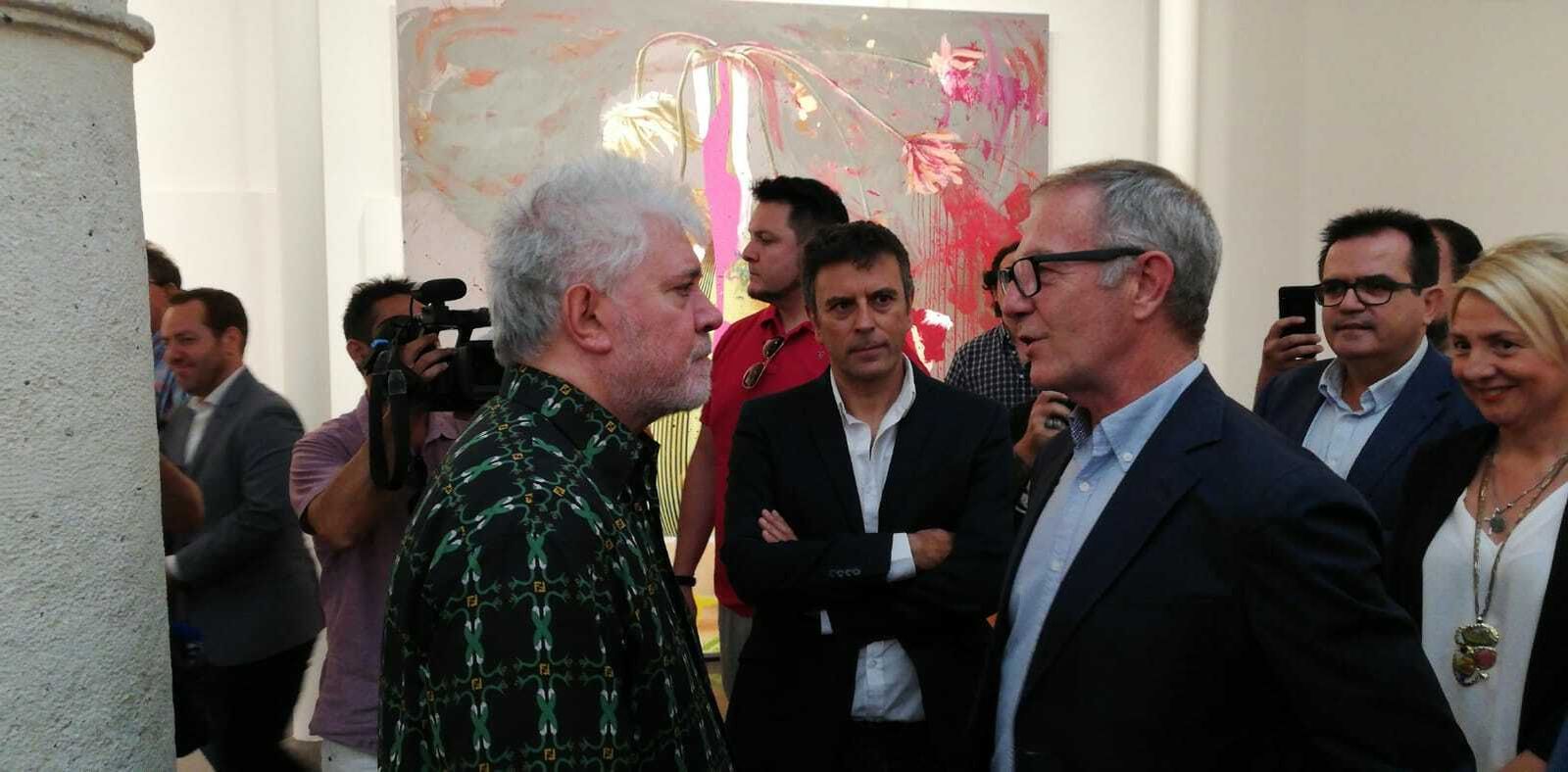 Pedro Almodóvar,  Jorge Galindo y el ministro José Guirao.