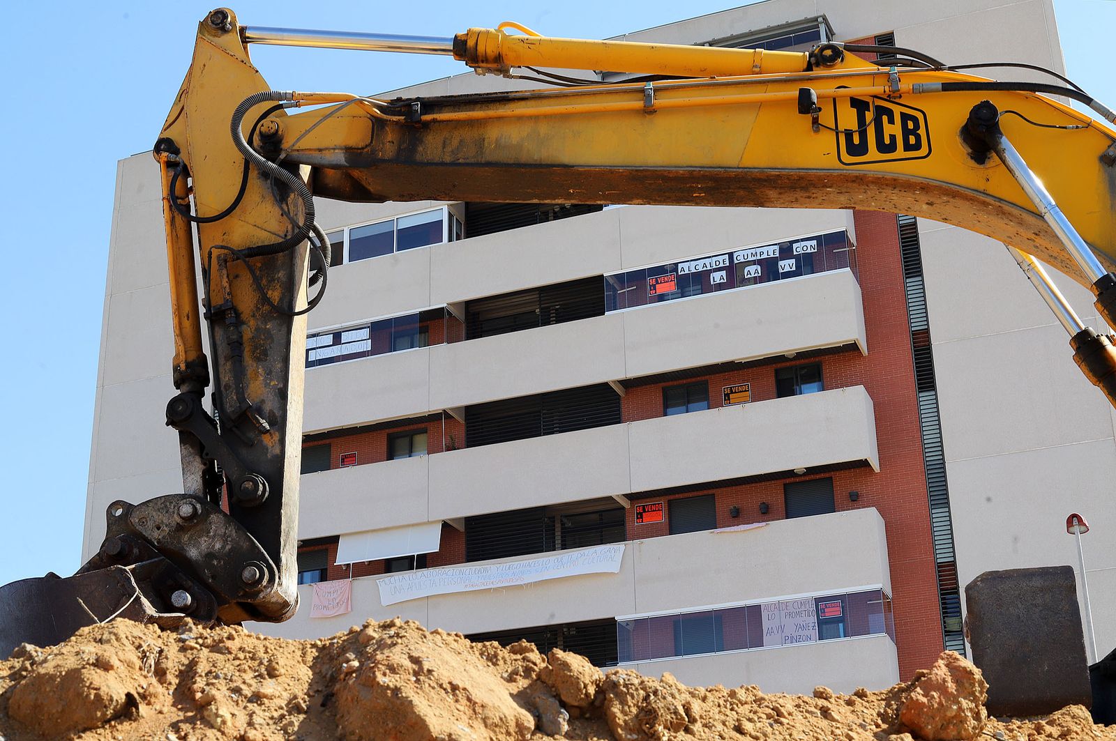 Imágenes de la protesta de los vecinos de Marismas del Polvorín por la construcción de un centro para Proyecto Hombre en vez de la sede de la AAVV Yáñez Pinzón