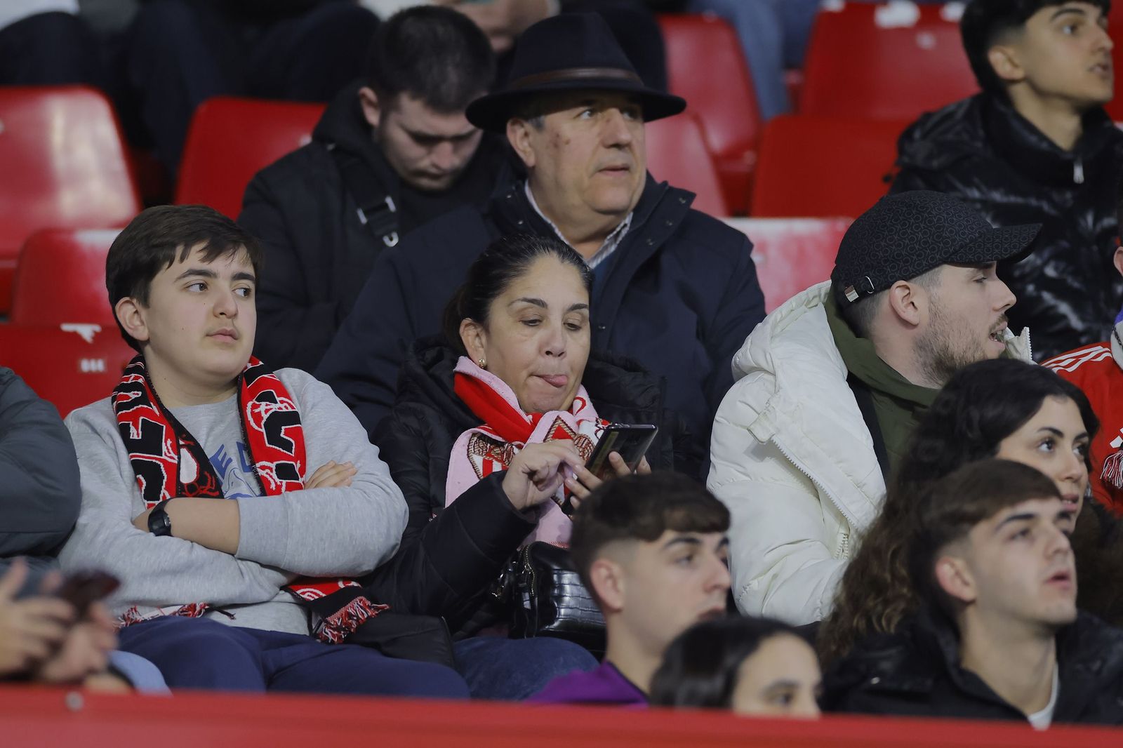 Búscate en las fotos del Sevilla - Celta