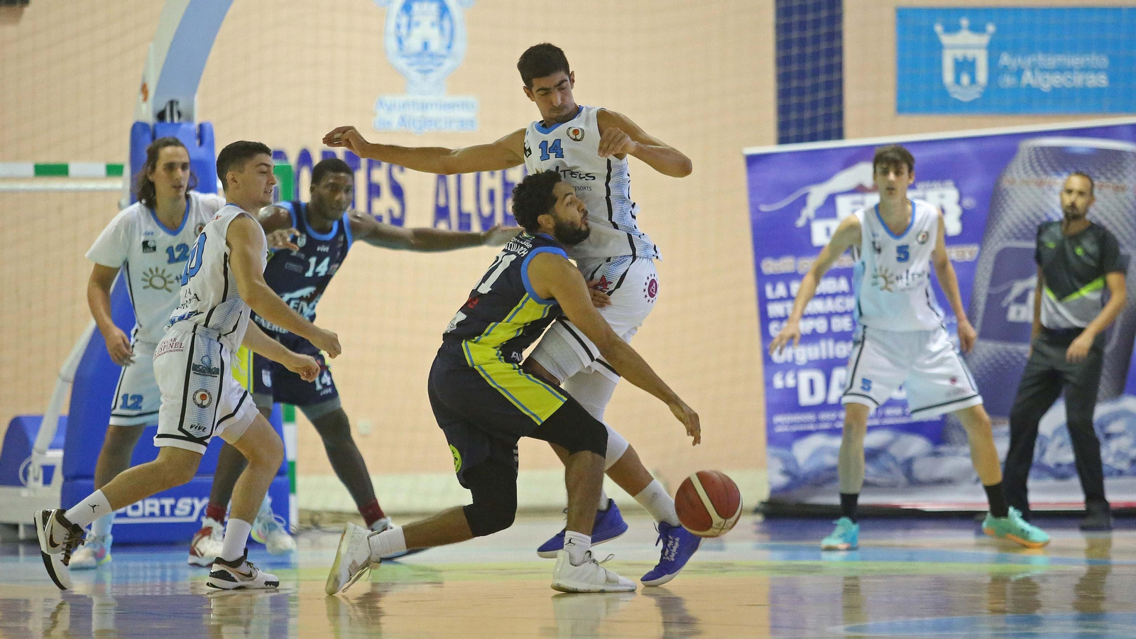 Las mejores fotos del UDEA - ULB de la Copa Diputación