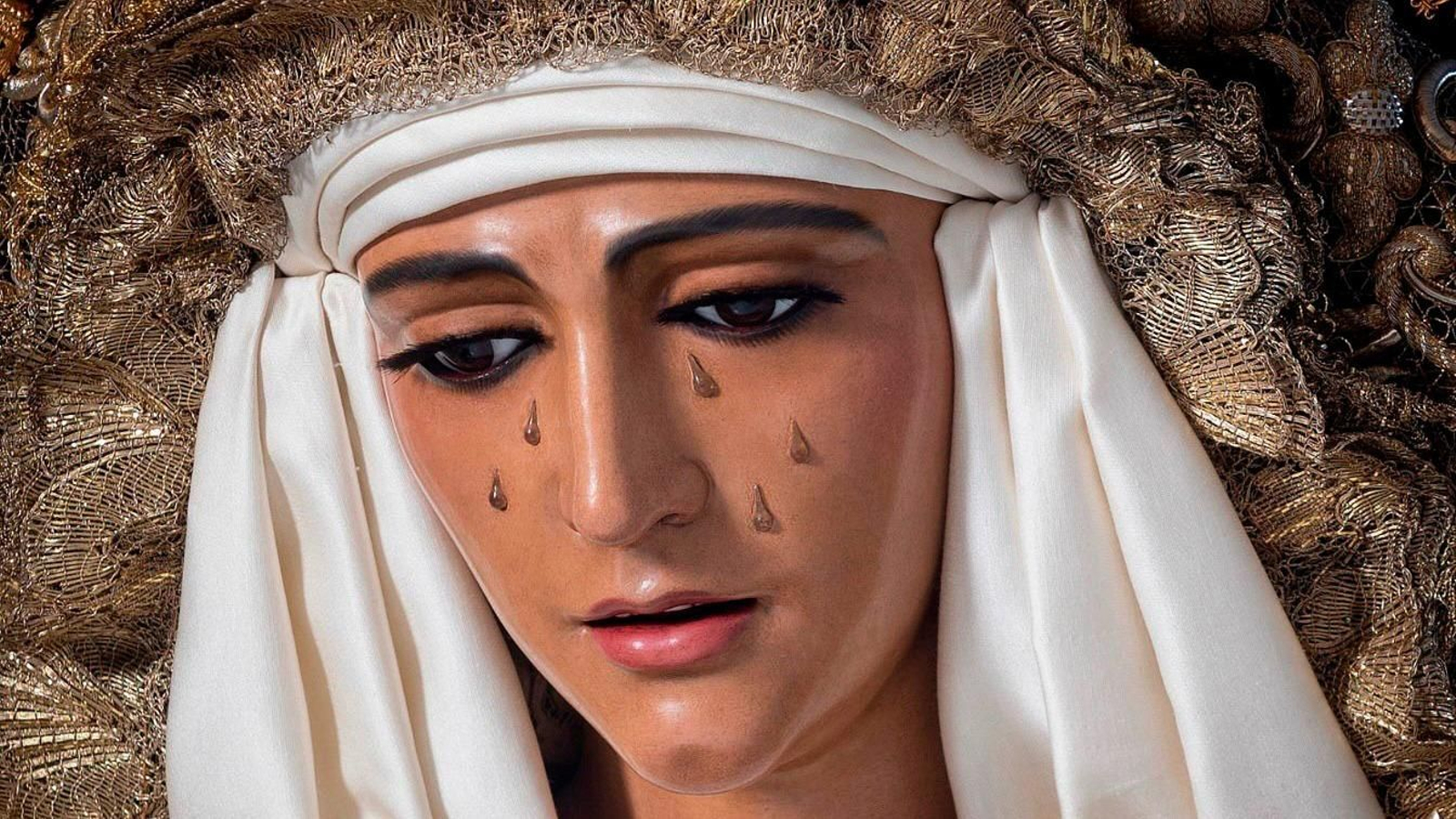 Primer plano de la Esperanza de Triana, ya restaurada.