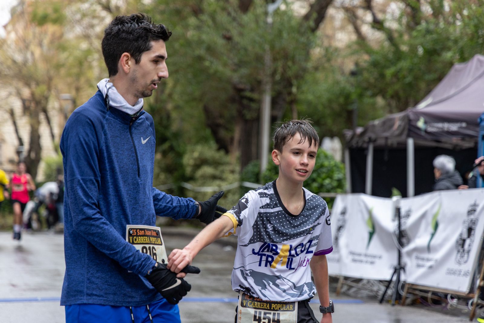 En imágenes: la lluvia no frena a más de un millar de corredores en la V Carrera Popular del IES San Juan Bosco (1)