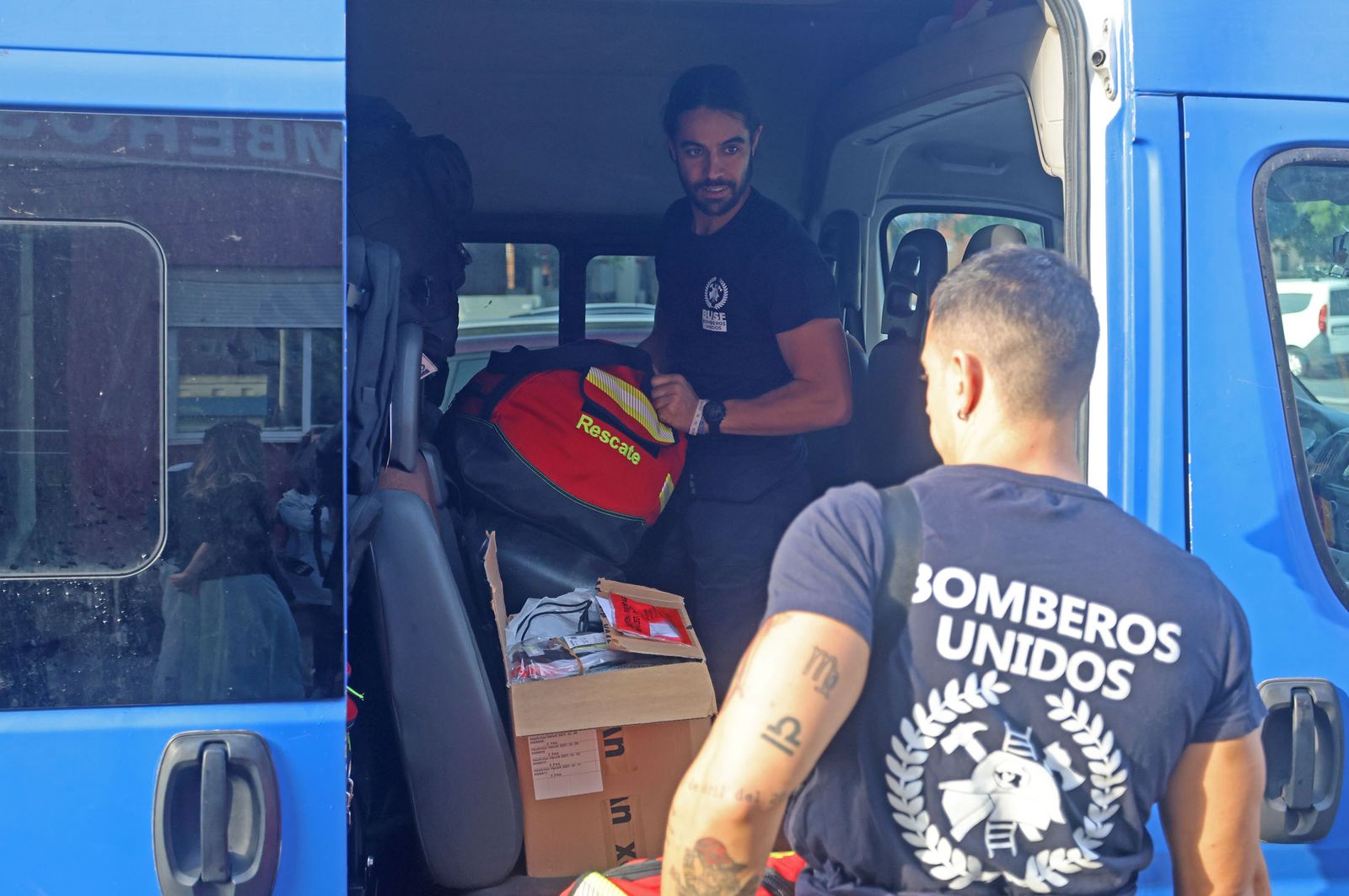 Imágenes de la partida de los bomberos de BUSF Huelva hacia Valencia