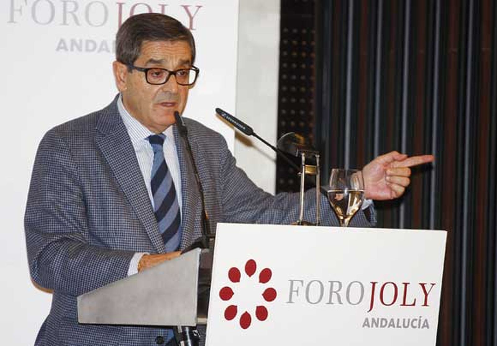 "La sede del Ministerio de Exteriores debería estar en Bruselas"