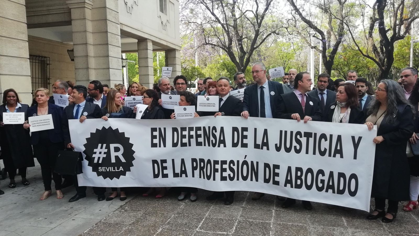 Concentración de Red de Abogados de Andalucía en los Juzgados.