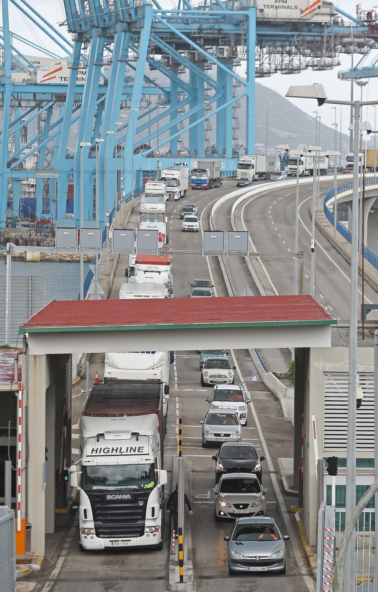 Una imagen del Puerto de Algeciras, que mueve más de 100 millones de toneladas anuales de mercancías.