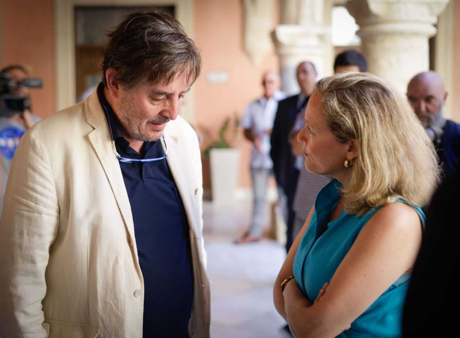 Las imágenes del emotivo nombramiento de Almudena Grande en Rota