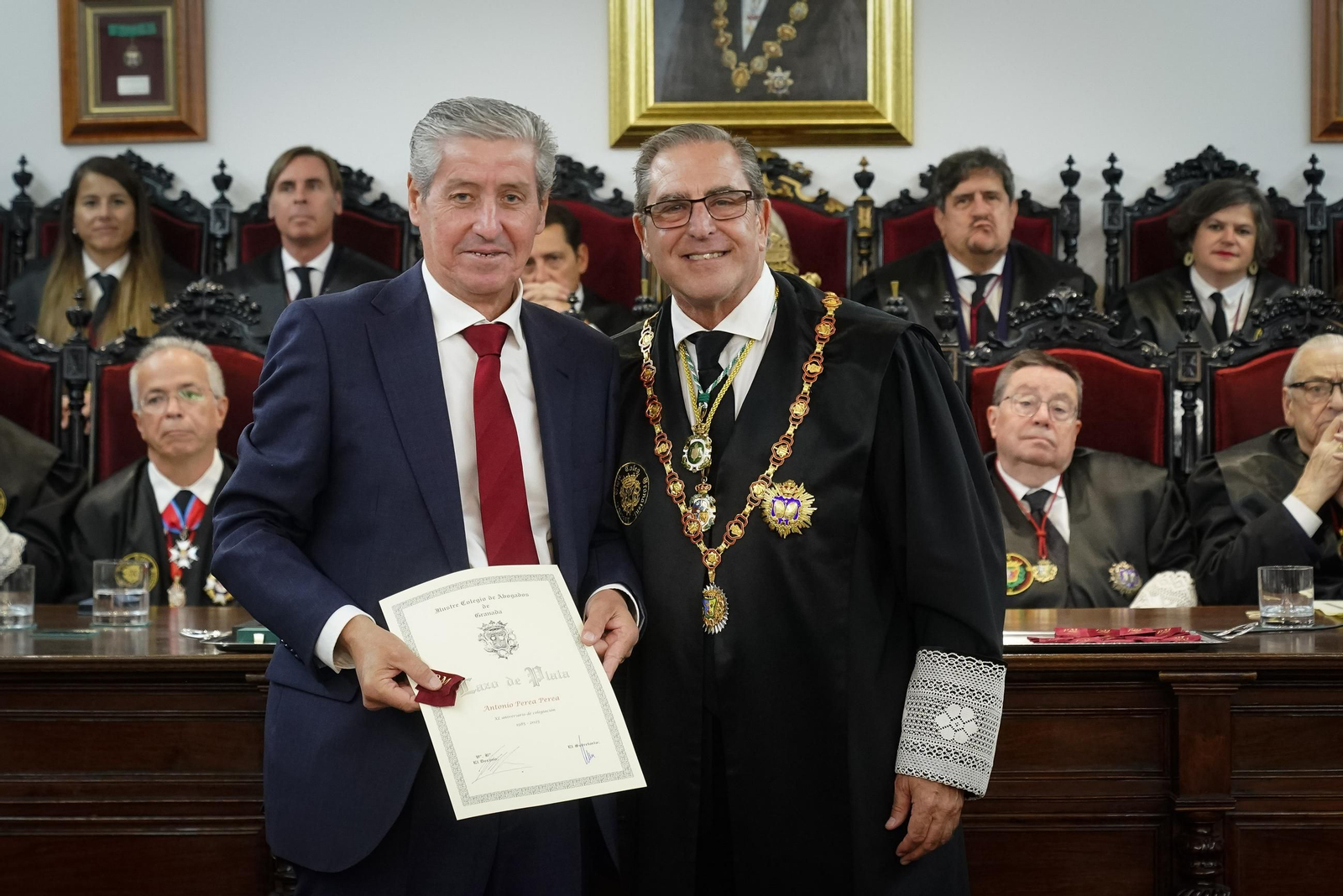 Botones de oro y lazo (15191041).jpg