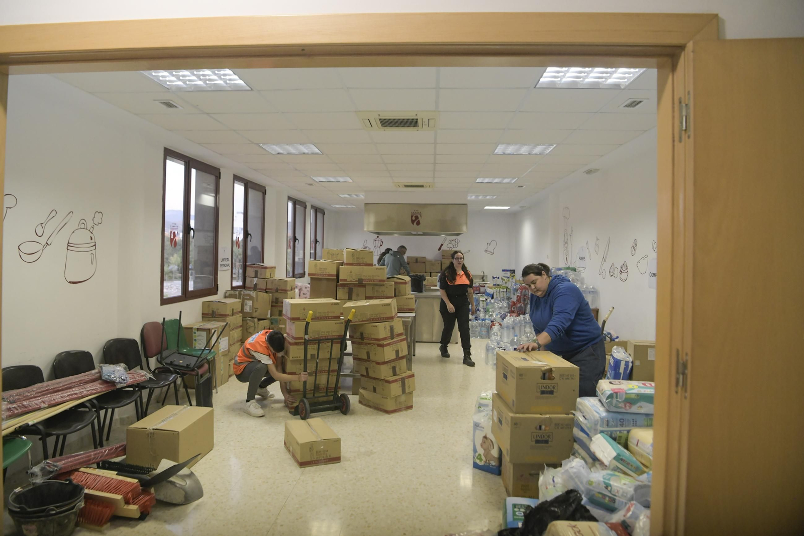 Galería | Granada se entrega a los afectados por la DANA de Valencia con recogidas solidarias