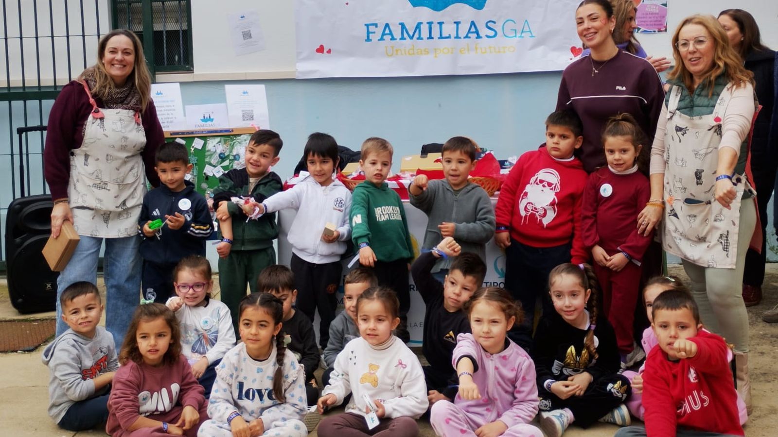 Alumnos y profesoras.