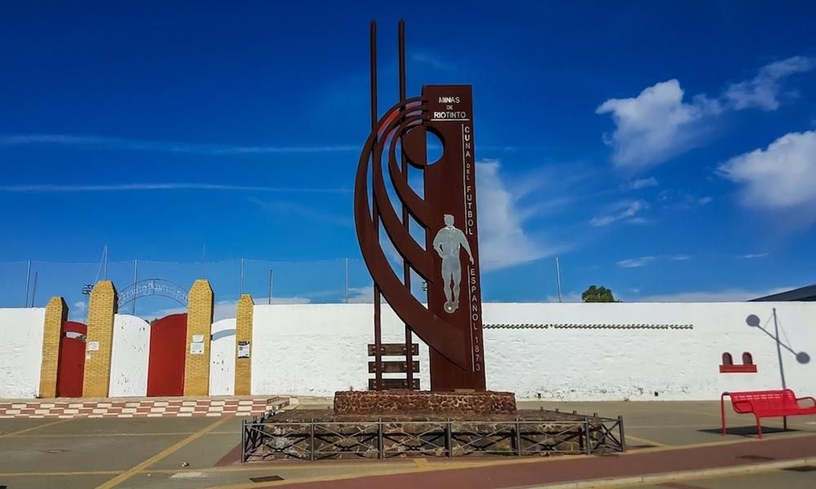 Monumento a la Cuna del Fútbol inaugurado en Riotinto en 2013