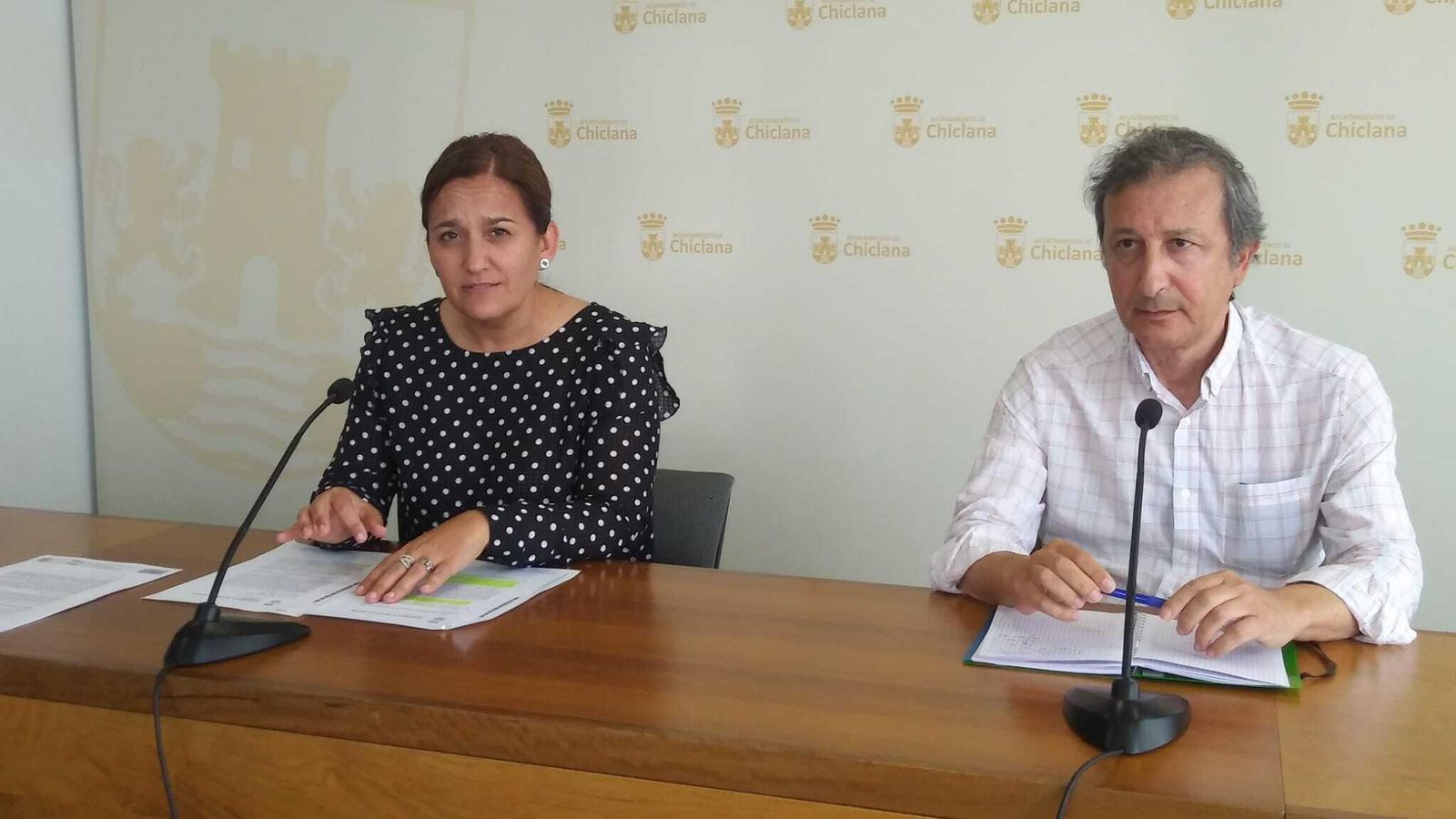 La concejala de Urbanismo y el coordinador del PGOU, en rueda de prensa.