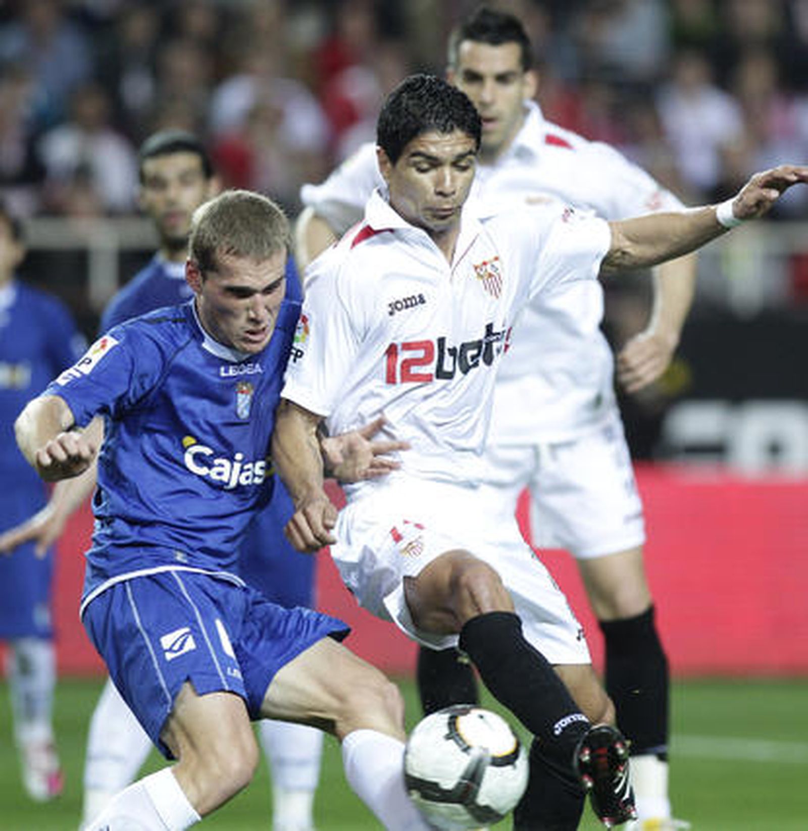 El Sevilla y el Xerez empatan en el Sánchez Pizjuán. / Antonio Pizarro
