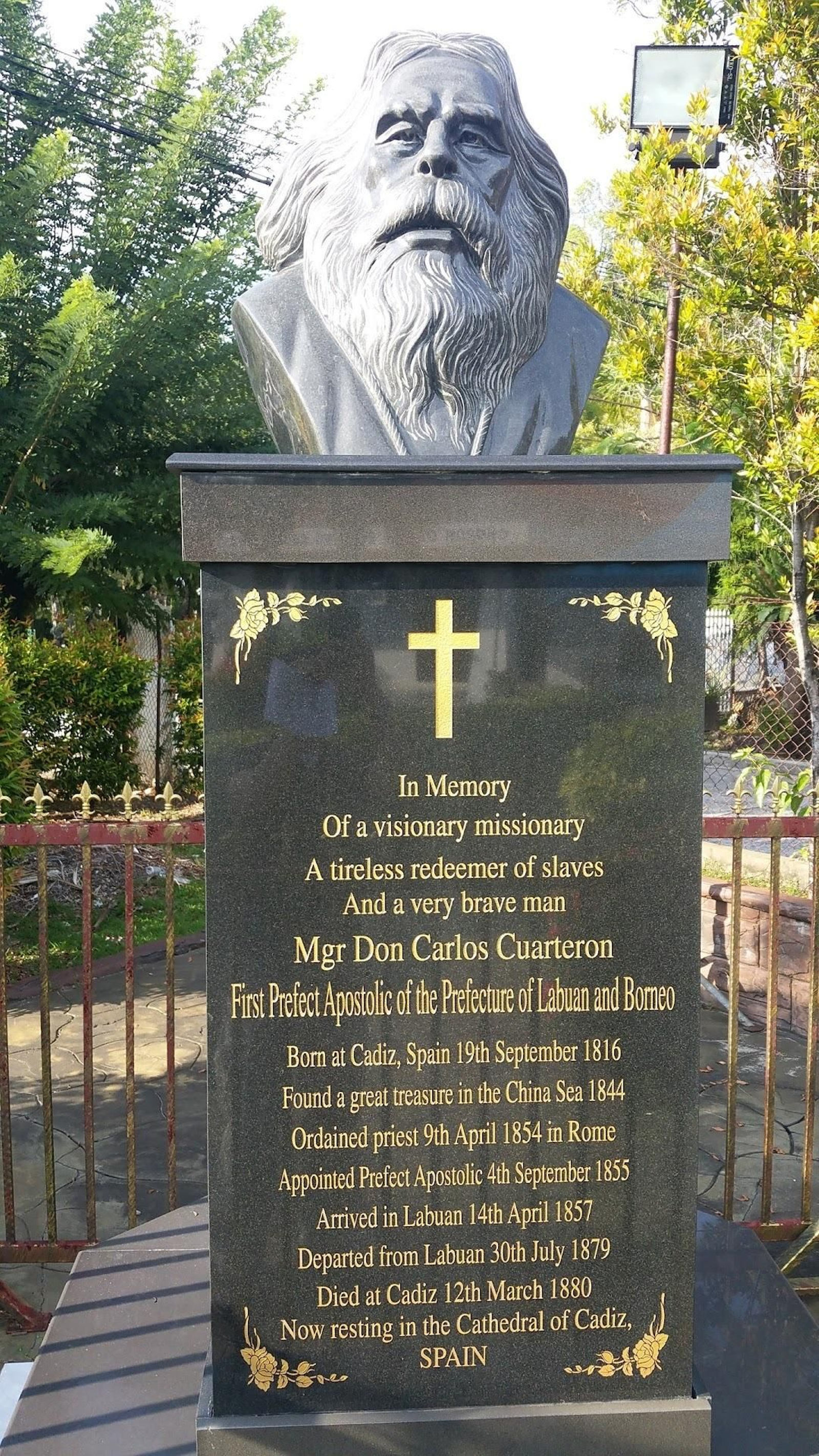 Monumento dedicado a Cuarteroni en la isla de Labuan. Monumento dedicado a Cuarteroni en la isla de Labuan.