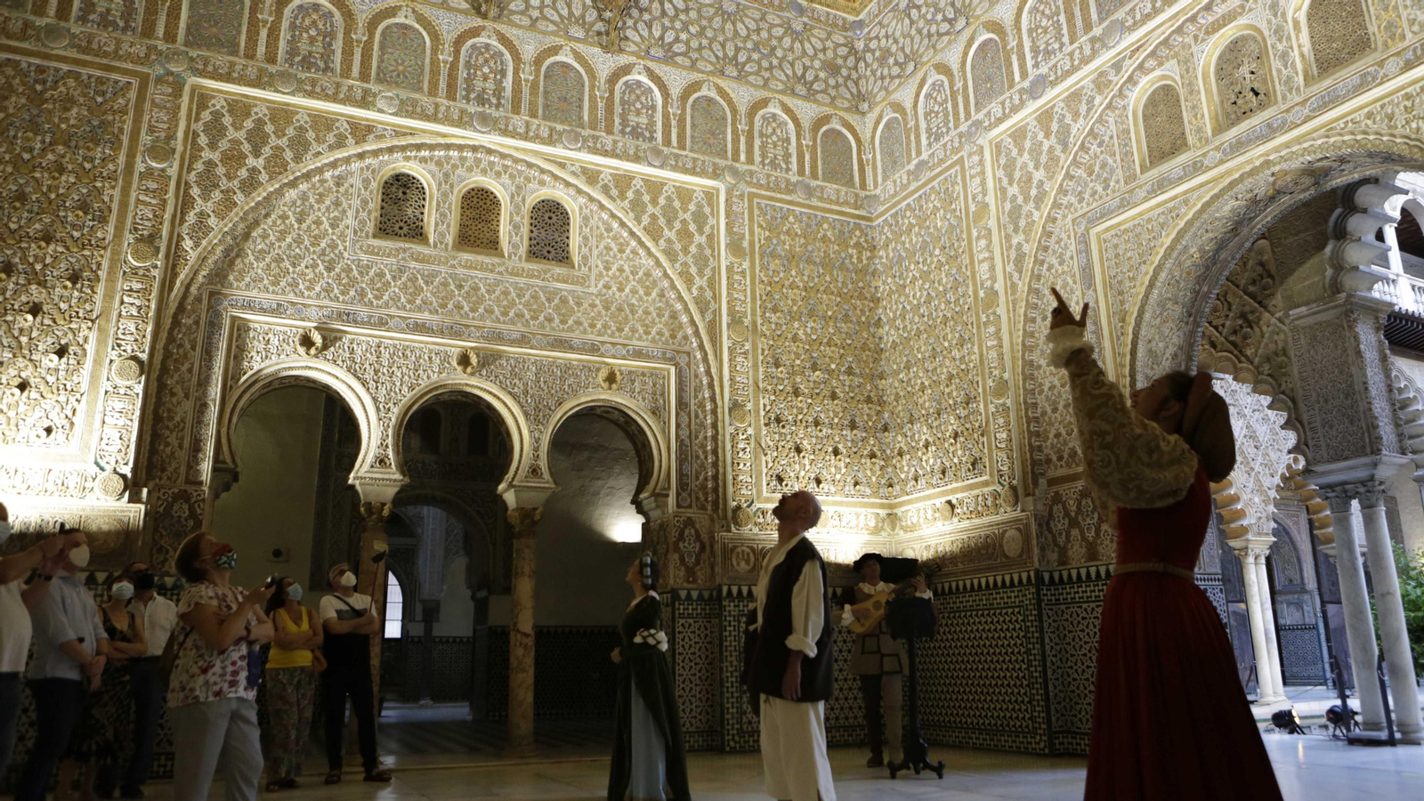 Las visitas teatralizadas en el Alcázar en imágenes