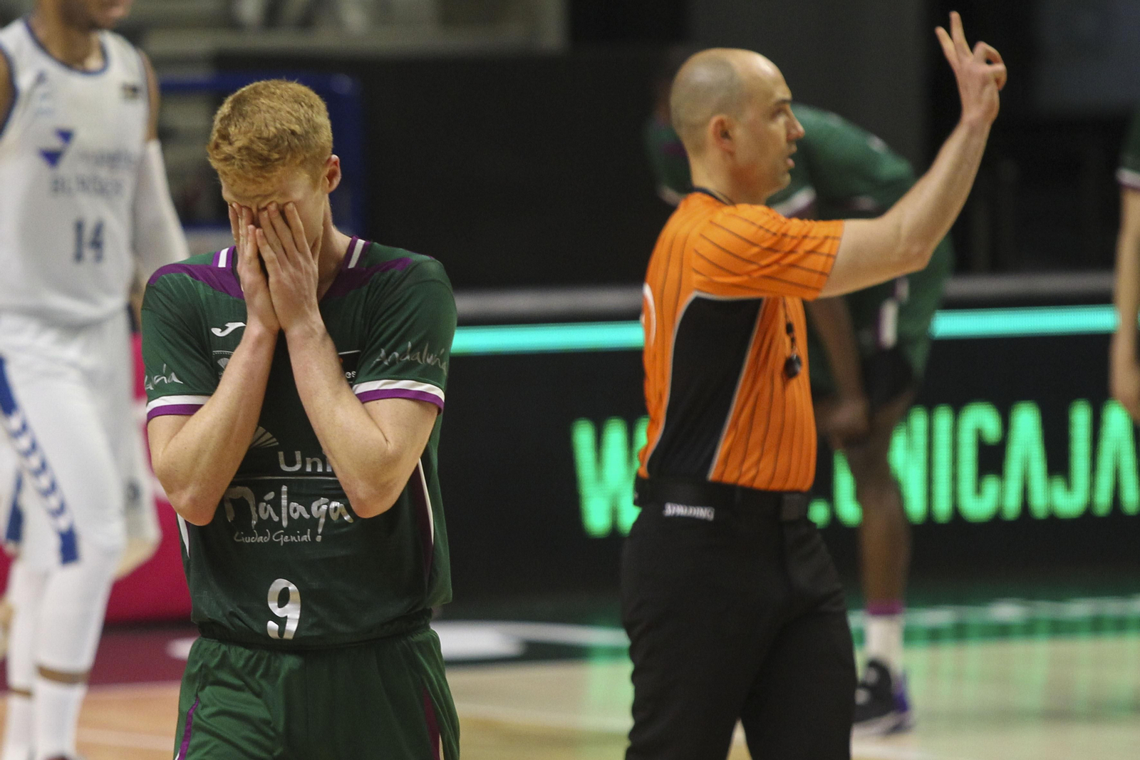 Alberto Díaz se lamenta durante el partido del sábado.