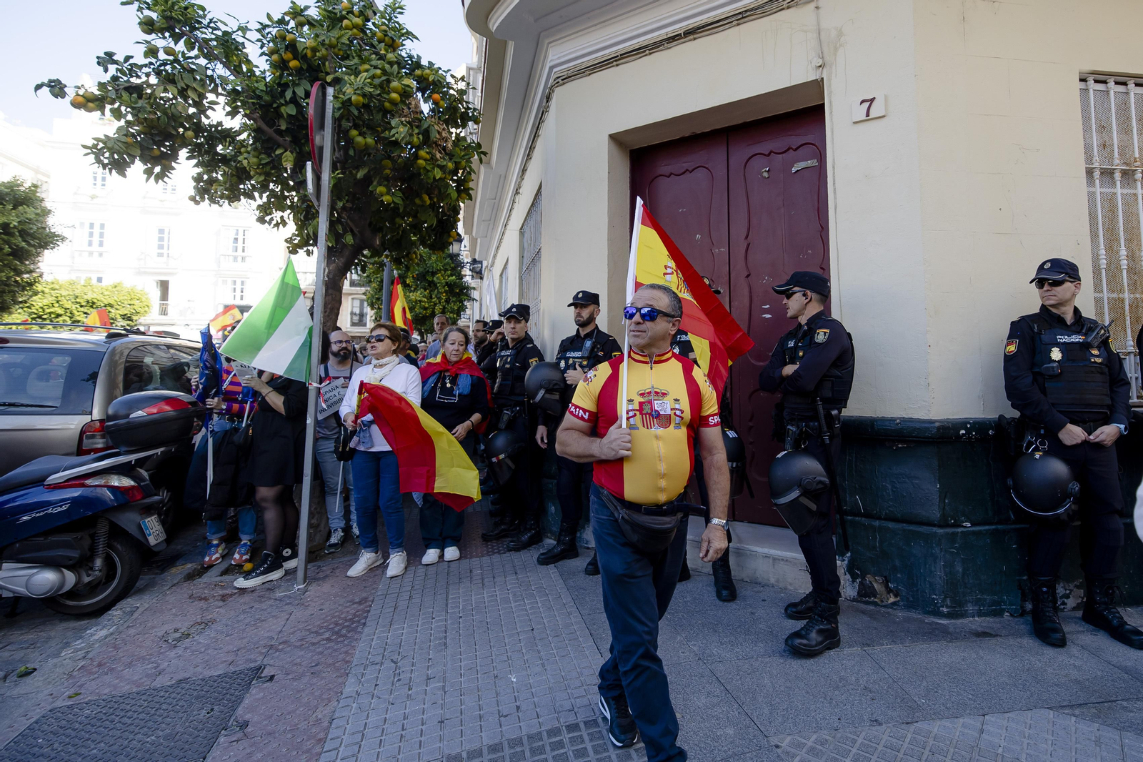 La concentración contra la amnistía en Cádiz en imágenes.