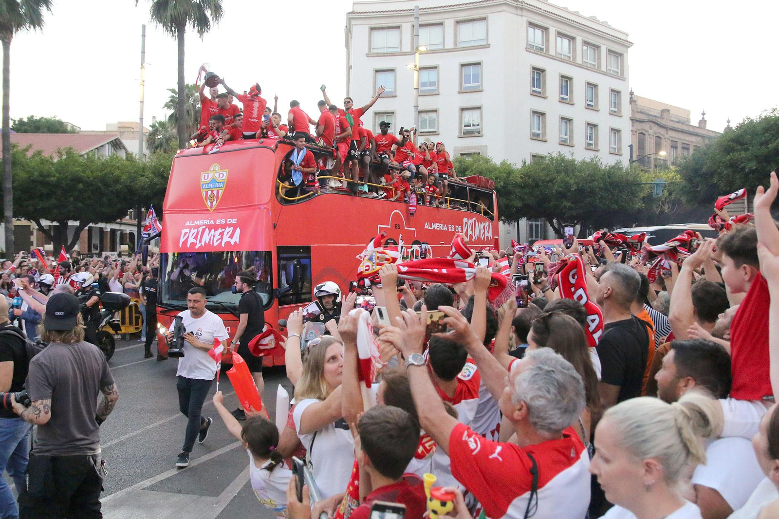 Las imágenes de la rúa de la UD Almería