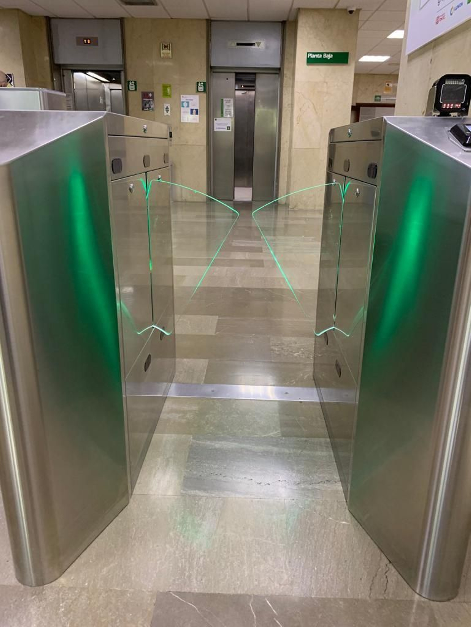 Los accesos nuevos al Puerta del Mar.