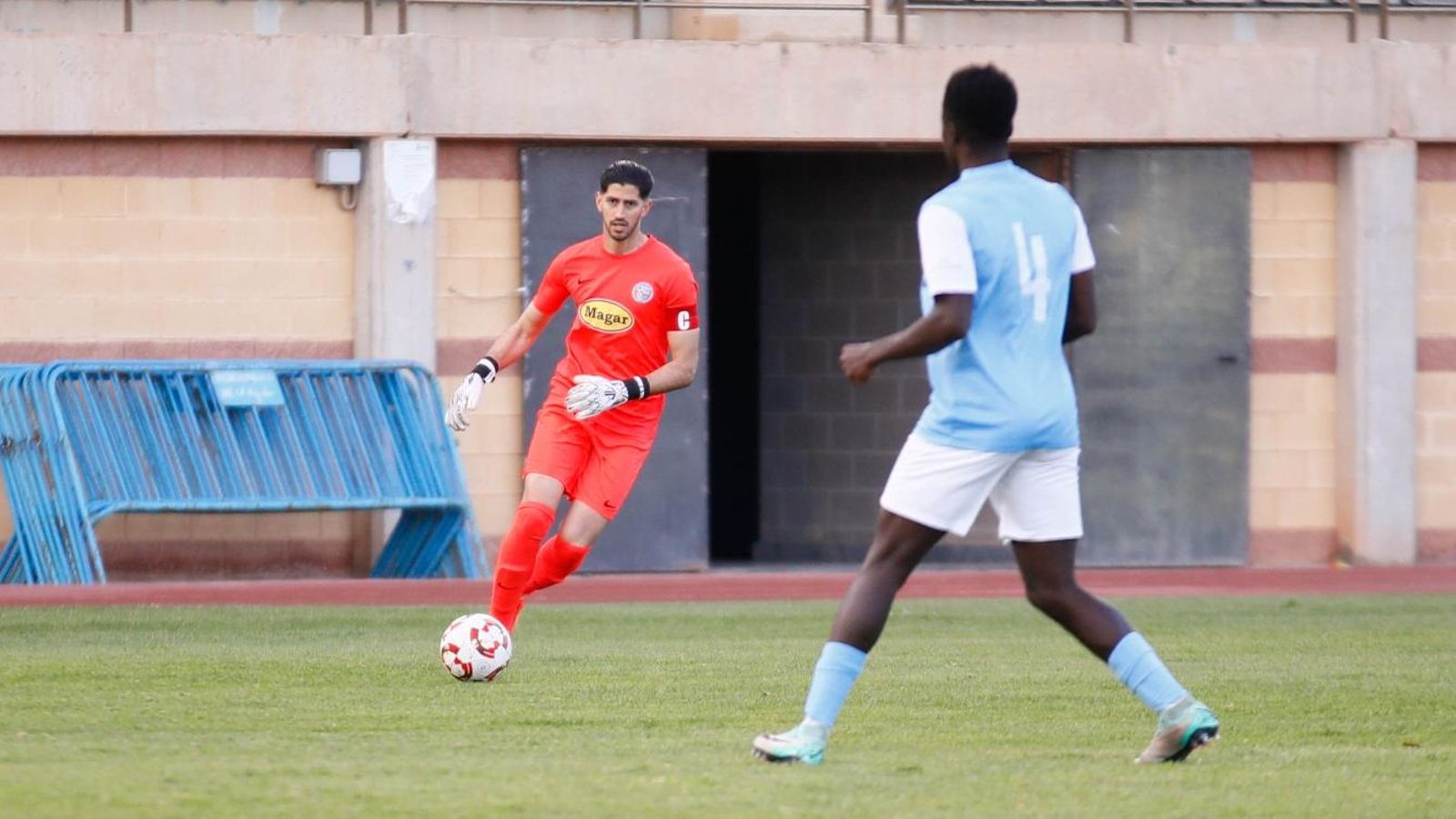 Jesús Godino, en el duelo ante el Poli Almería. Jesús Godino, en el duelo ante el Poli Almería.