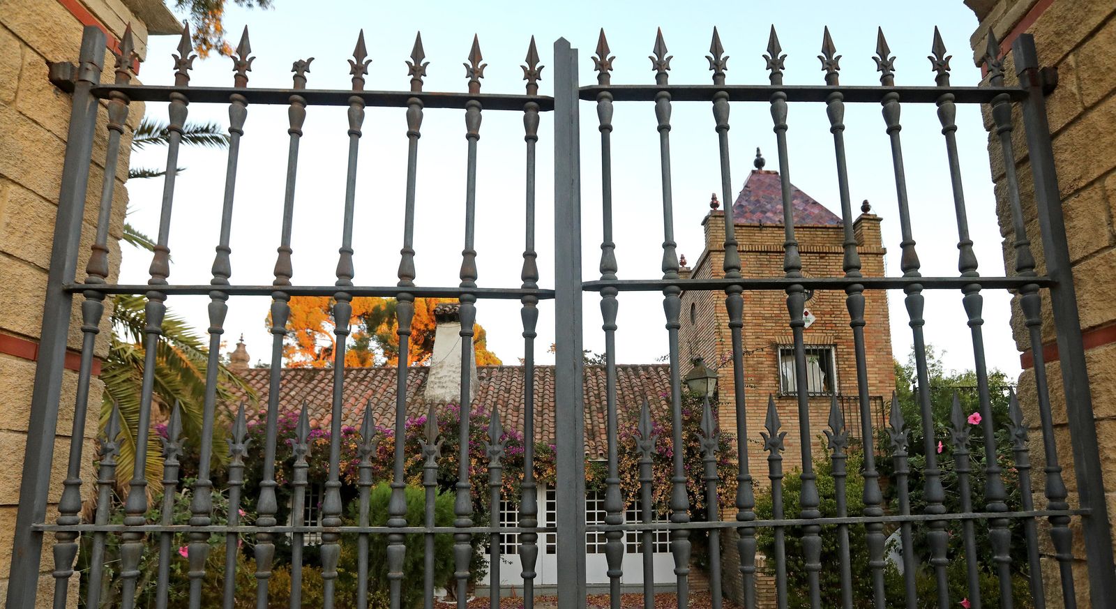 Imagen captada recientemente de la entrada, cerrada, del restaurante ‘El Bosque’.