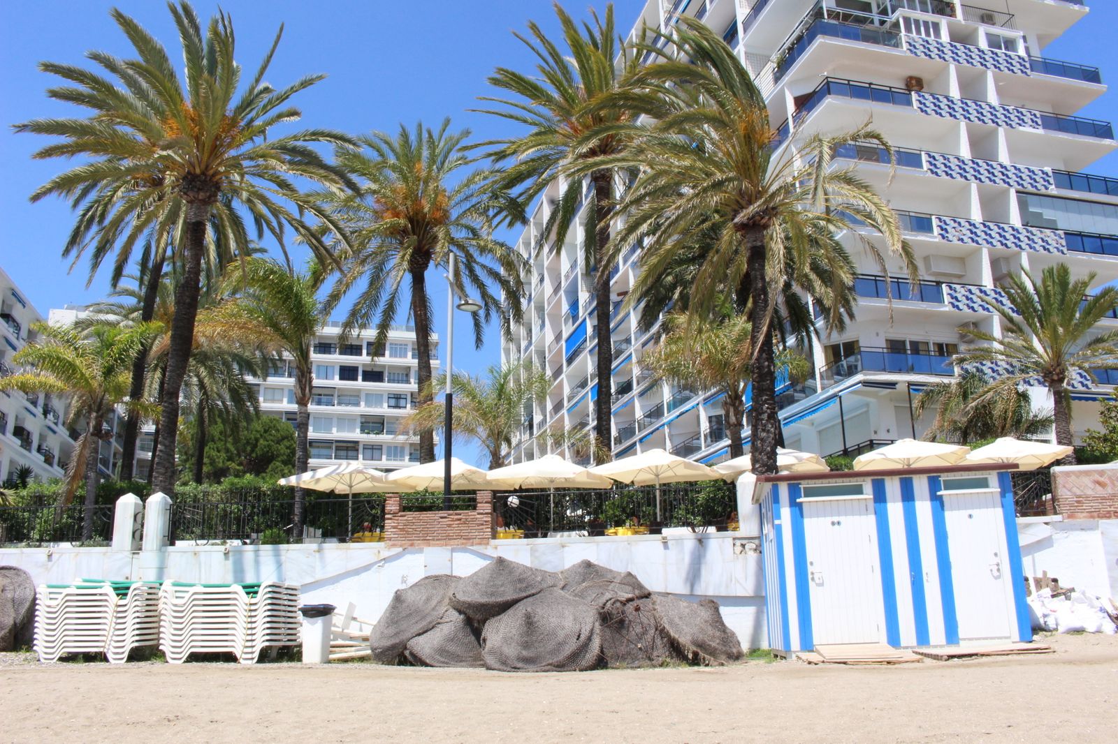 La playa de la Fontanilla en Marbella en el camino hacia la fase 2 de la desescalada