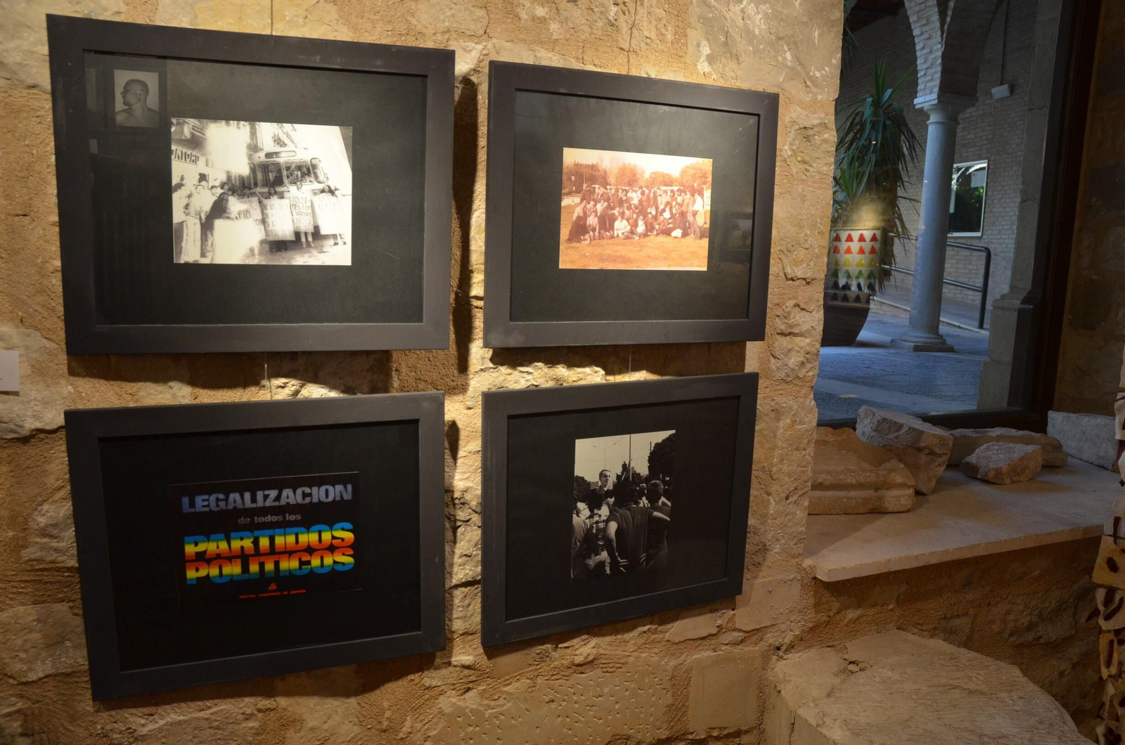 La muestra reúne diversas técnicas como instalaciones artísticas o fotografía.