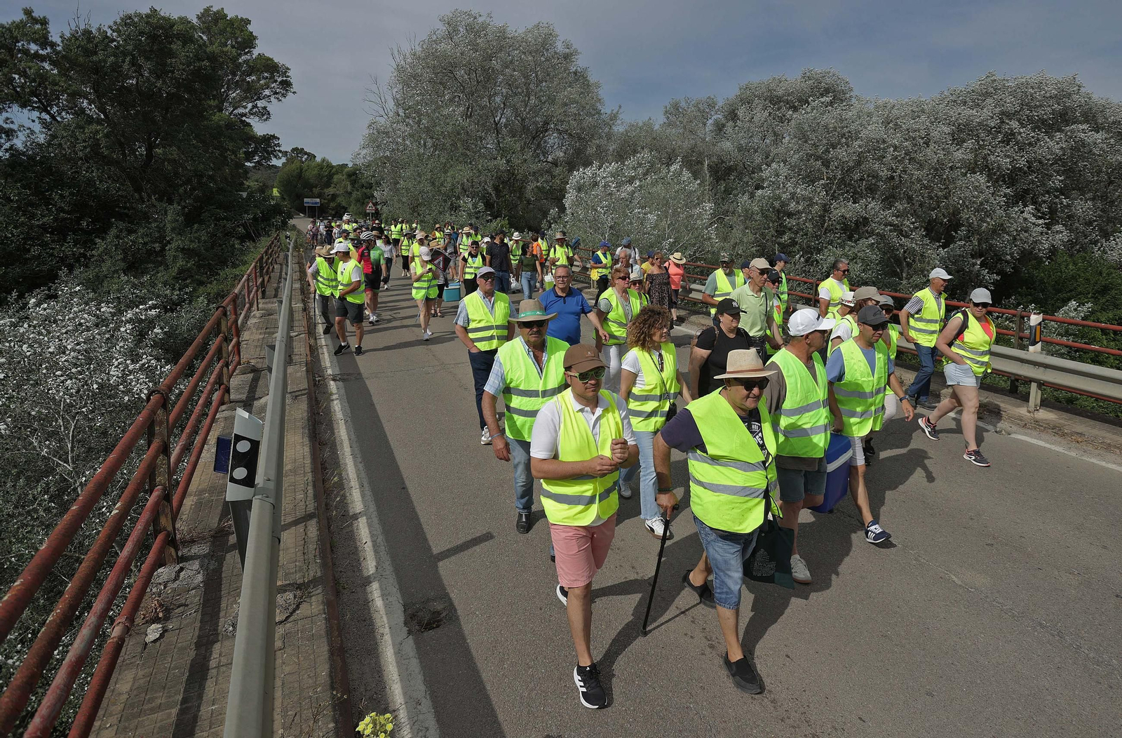 Fotos de la concentración por el mal estado de la carretera A-405 en Jimena