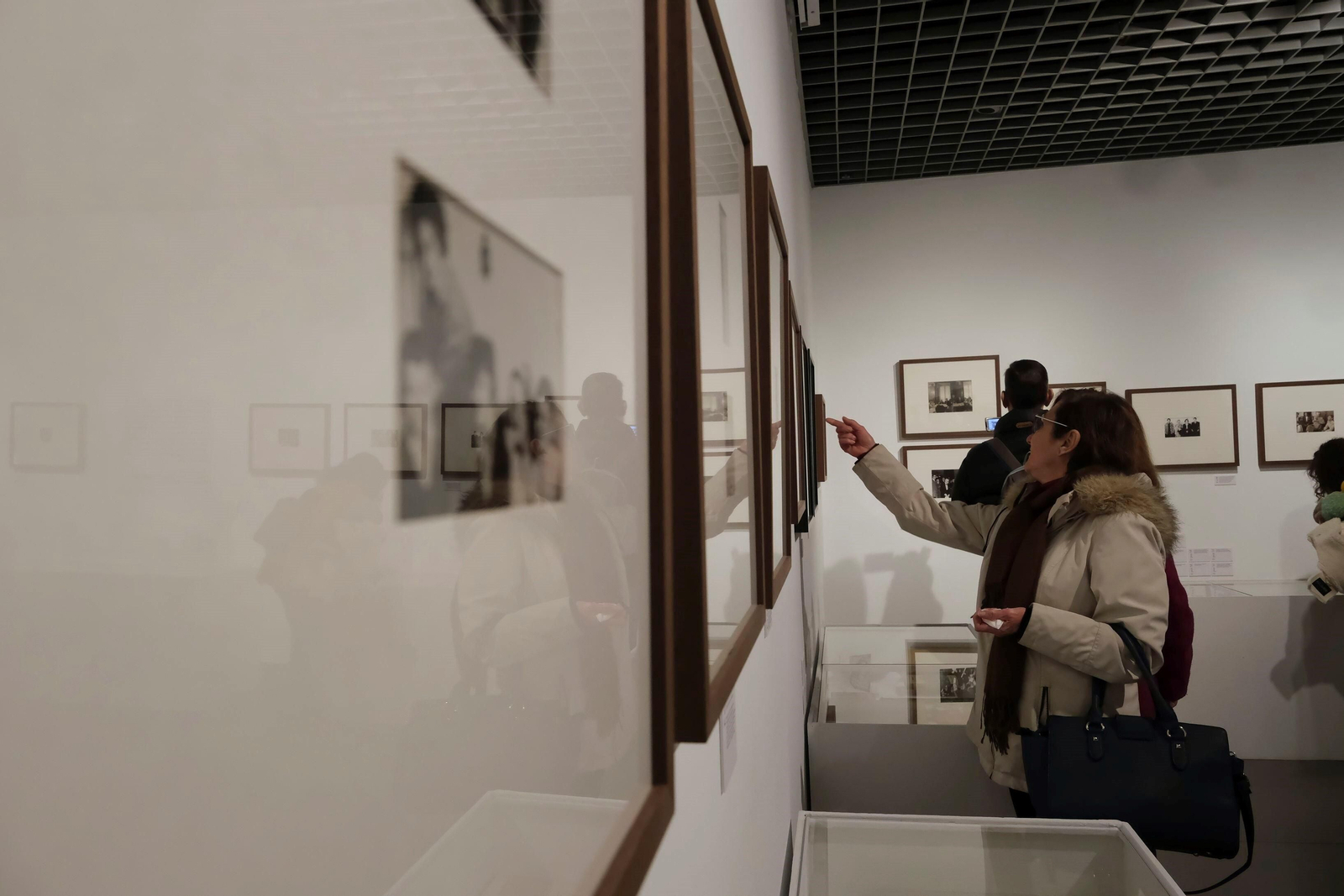 La exposición 'Escrito por mujeres. Escritoras del Siglo XX en español' de Cajasol, en imágenes