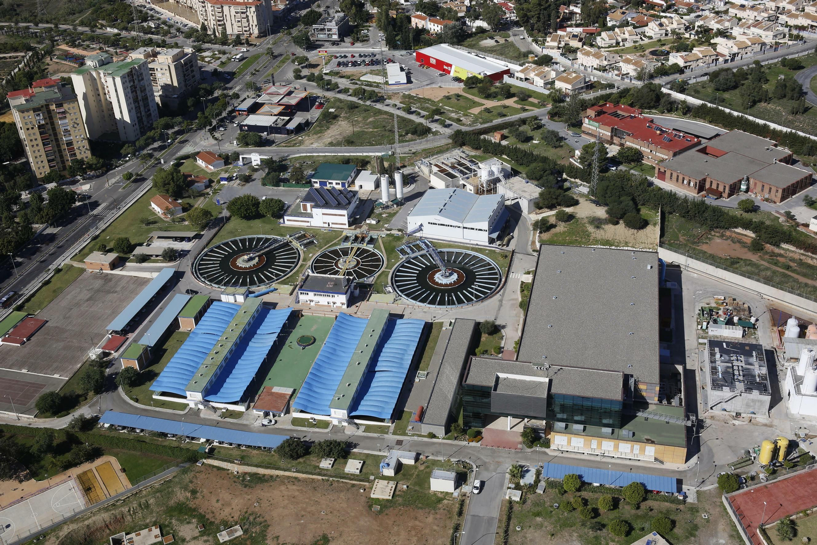 Instalaciones de la desalobradora de El Atabal, en Málaga capital.