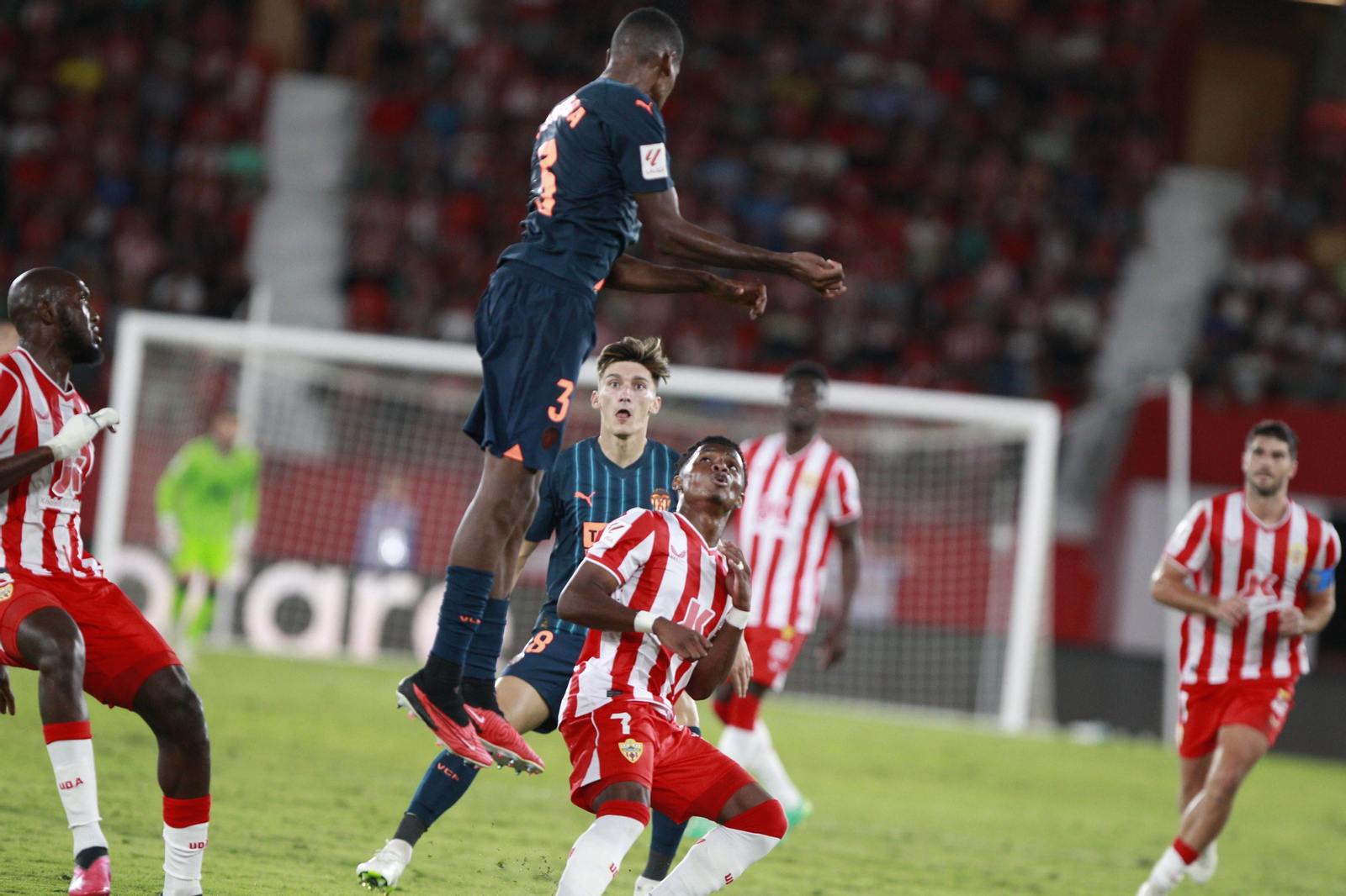 Imágenes del partido de La Liga Ea Sports U.D. Almería-Valencia C.F.