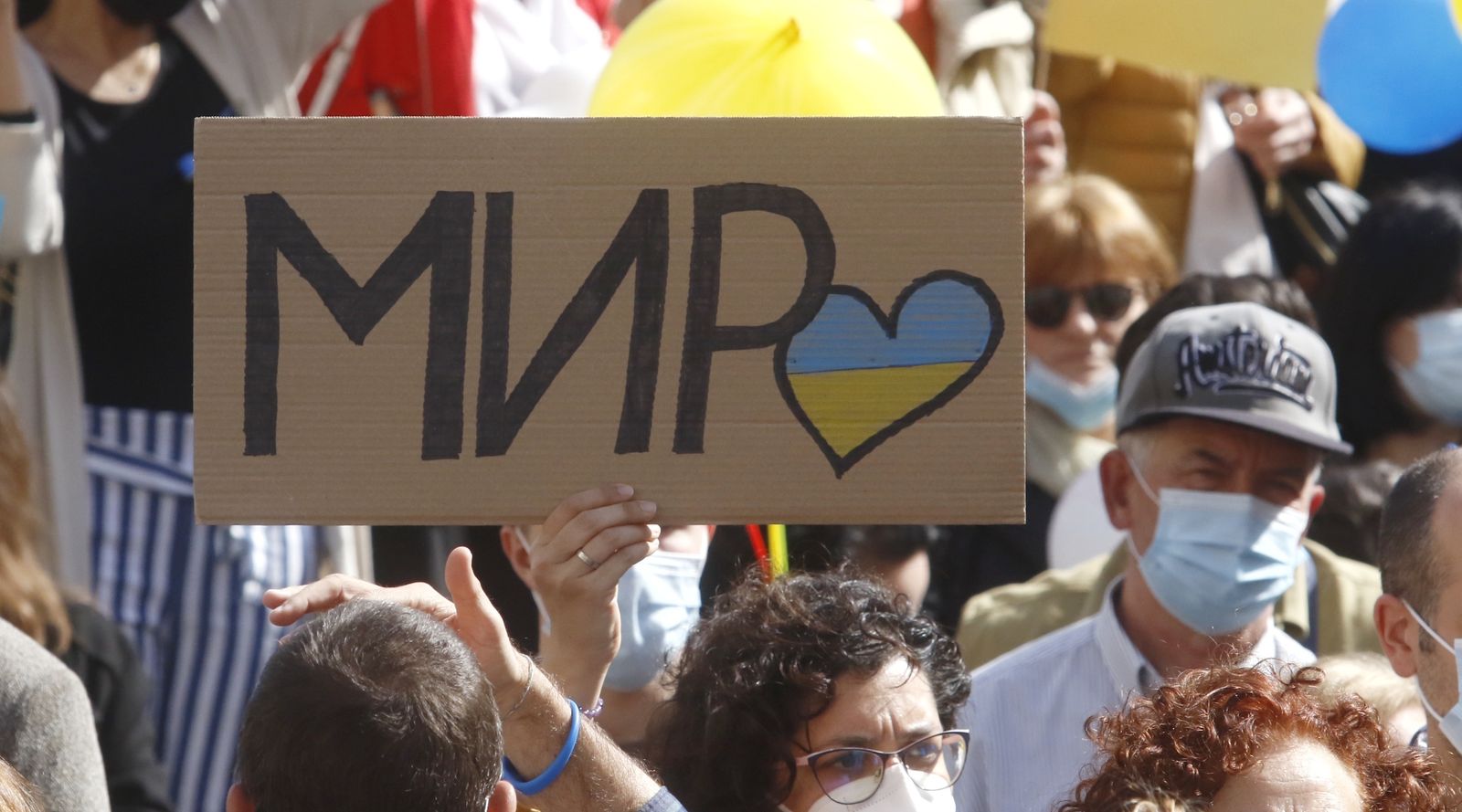 La concentración contra la guerra en Ucrania en Córdoba, en imágenes