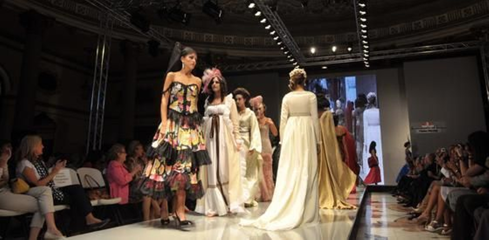 Desfile inaugural de la semana de la moda de Sevilla. 

Foto: Manuel Gómez