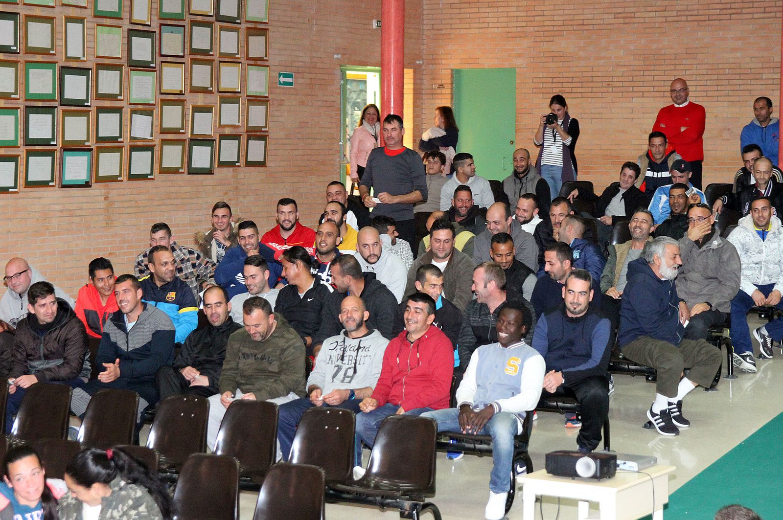 "El Piedra" visita la cárcel de Huelva, en imágenes