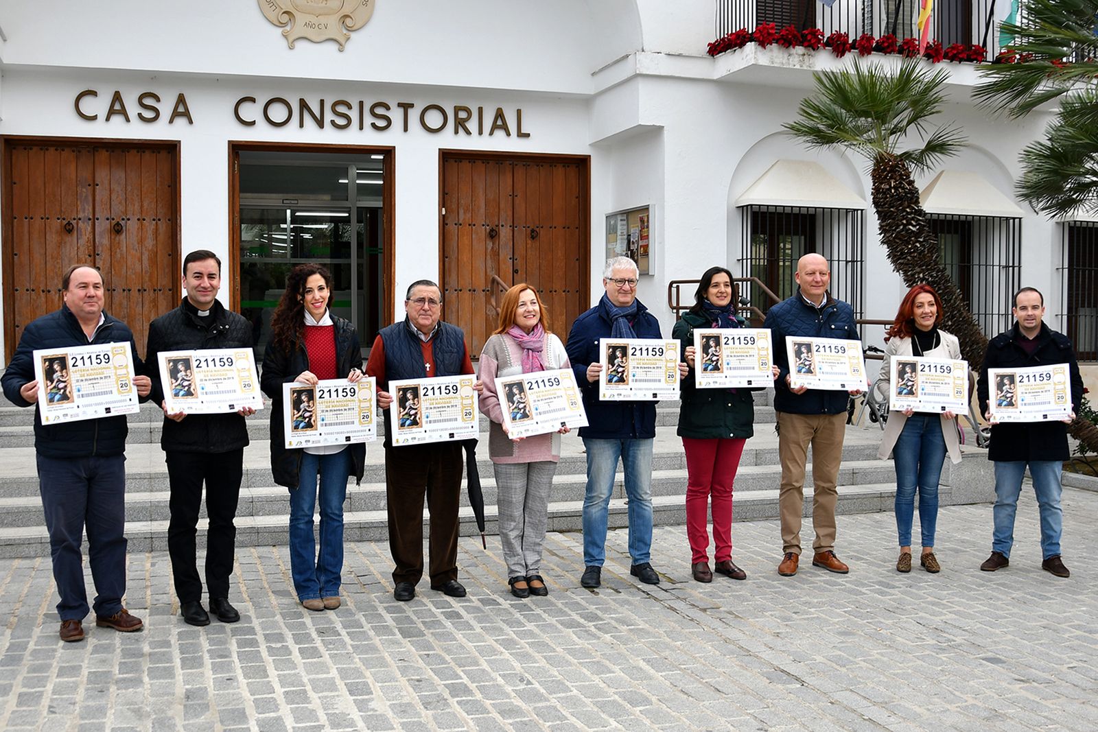 La alcaldesa de Palma del Río y los organizadores presentan el número.