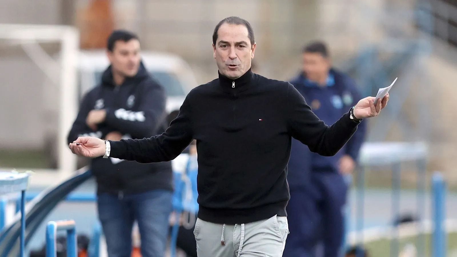Diego Caro, en la banda de Chapín durante el partido contra La Unión Atlético.