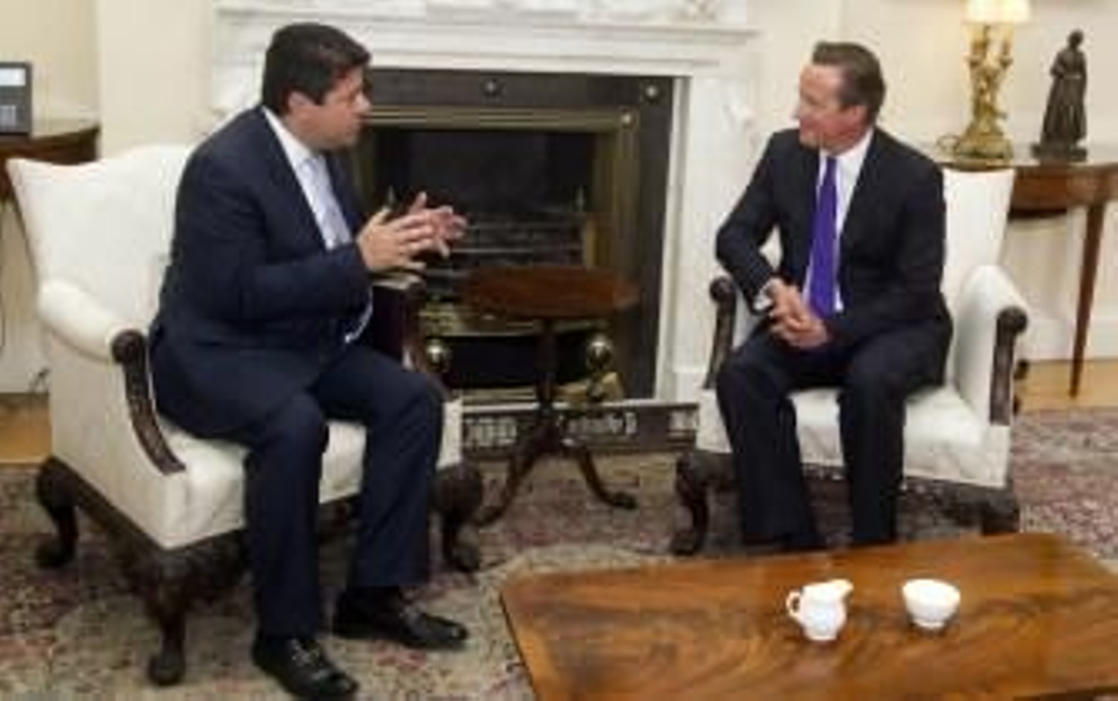 Cameron proclama que Reino Unido siempre defenderá Gibraltar