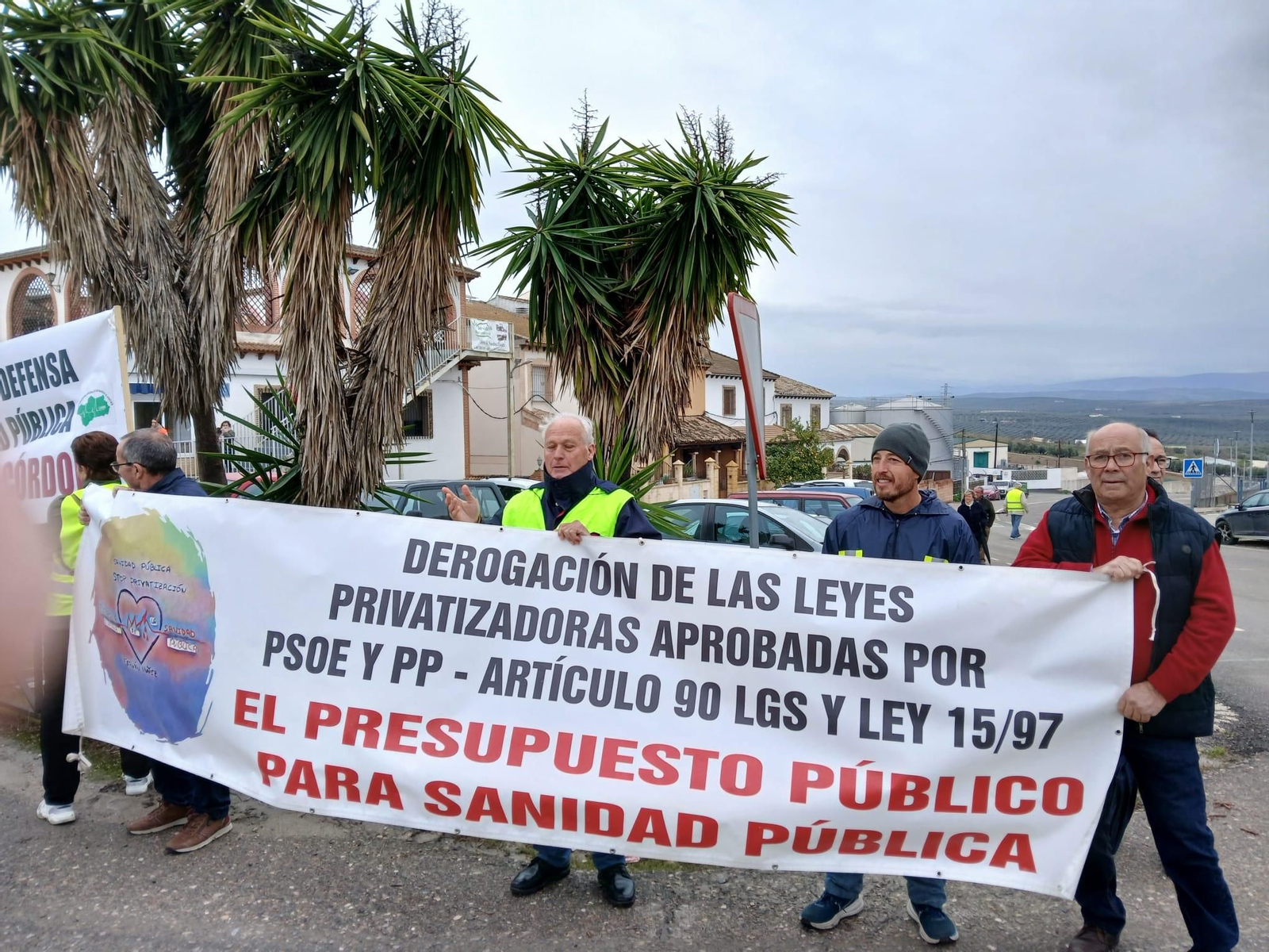 Las imágenes del corte de la N-432 en Espejo por la sanidad pública Las imágenes del corte de la N-432 en Espejo por la sanidad pública