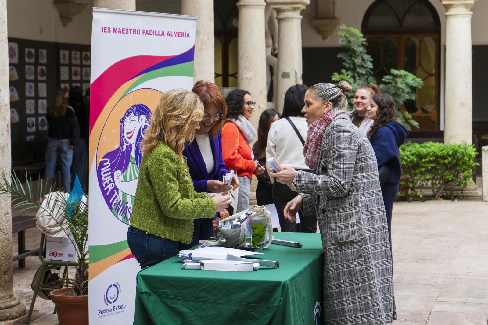 Las imágenes de los premios de la VII Edición del Concurso Intercentros 'Dale al Arte por la Igualdad'