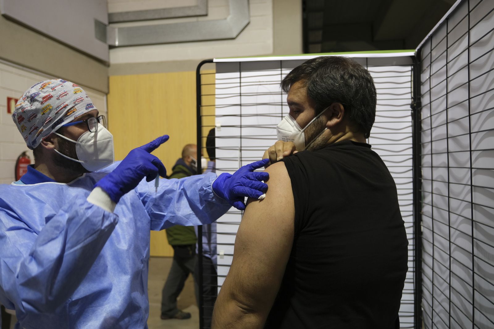 Fotogalería vacunación COVID-19 en el Palacio de los Juegos Mediterráneos. Almería