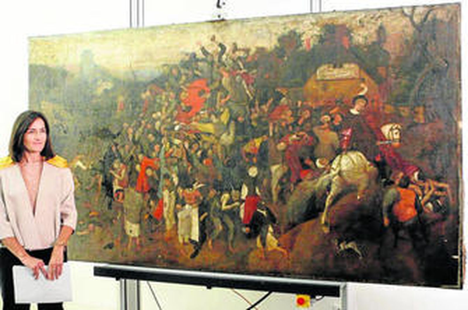 La ministra de Cultura, Ángeles González-Sinde, junto a la pintura flamenca.